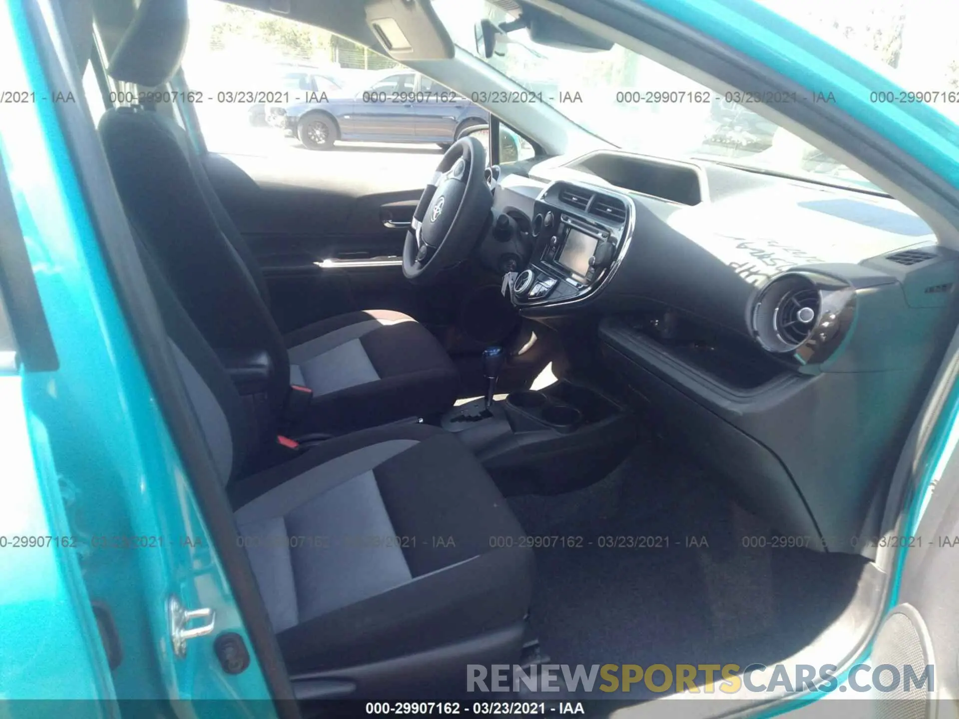 5 fotografías del automóvil dañado JTDKDTB31K1621203 TOYOTA PRIUS C 2019