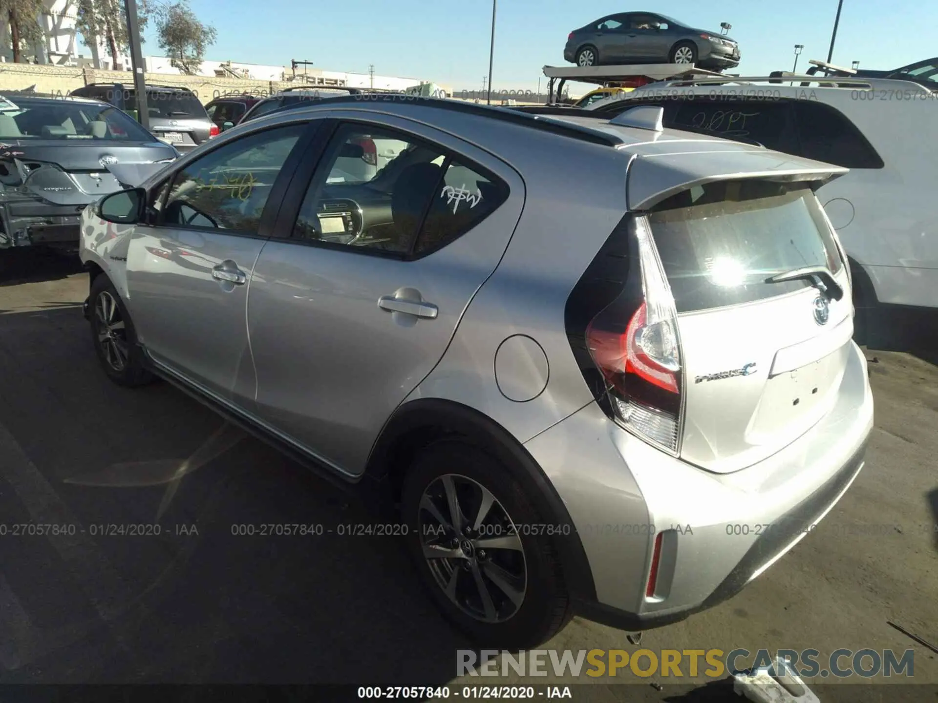 3 fotografías del automóvil dañado JTDKDTB33K1626421 TOYOTA PRIUS C 2019