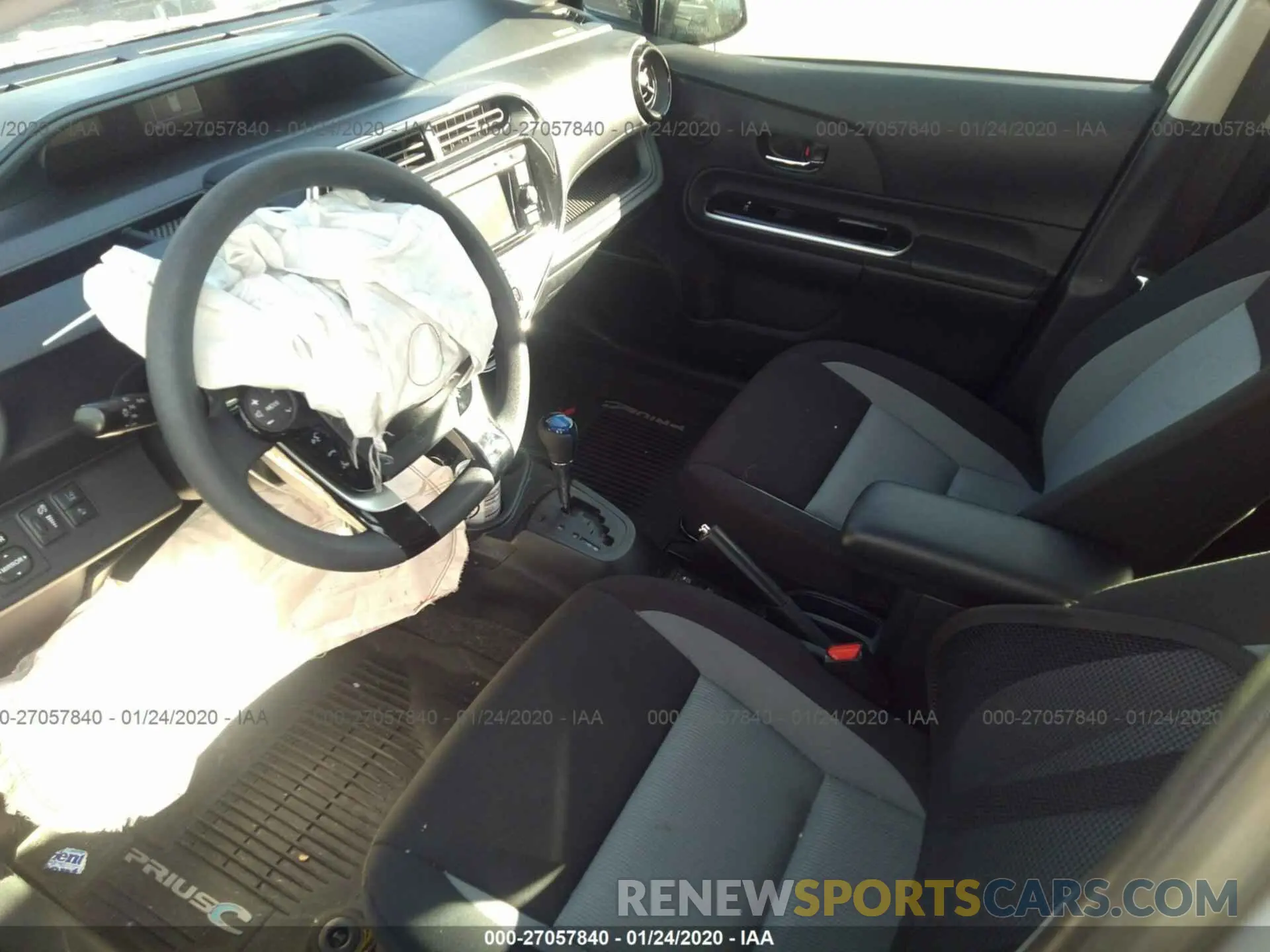 5 fotografías del automóvil dañado JTDKDTB33K1626421 TOYOTA PRIUS C 2019
