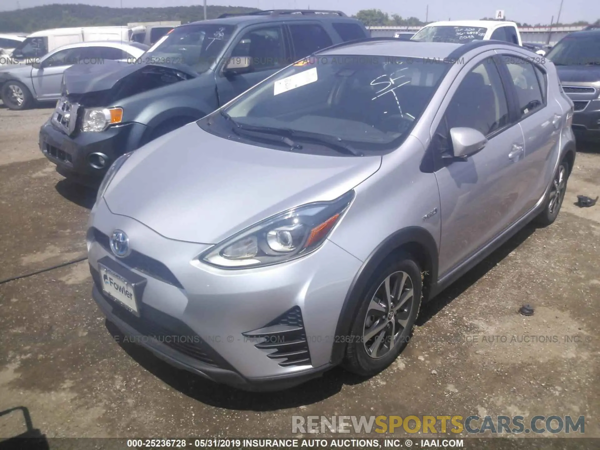 2 fotografías del automóvil dañado JTDKDTB34K1620725 TOYOTA PRIUS C 2019