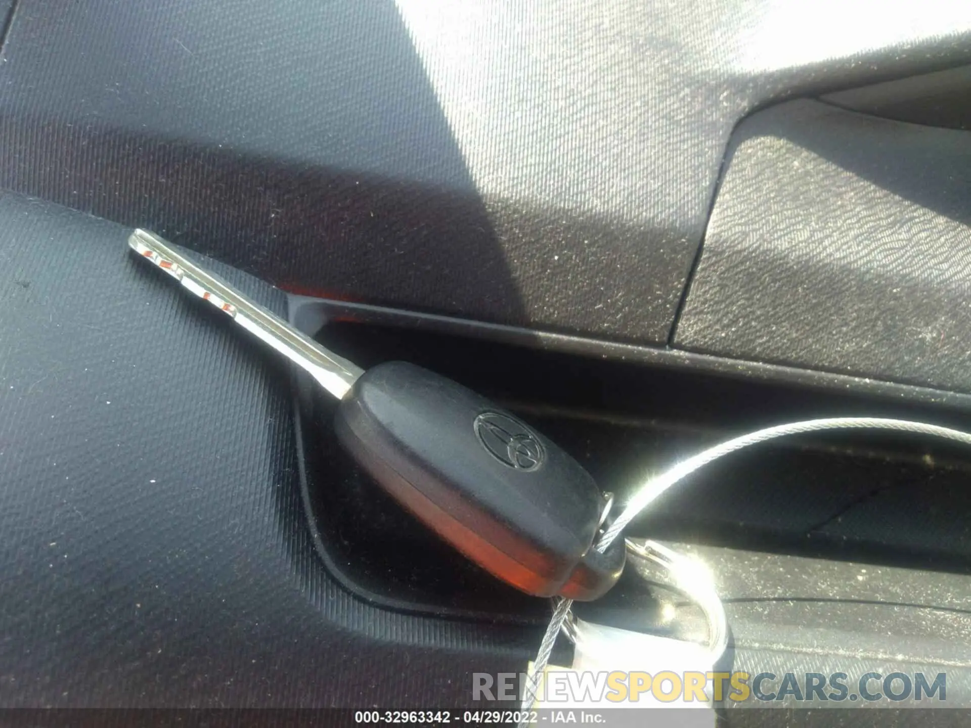 11 fotografías del automóvil dañado JTDKDTB34K1623737 TOYOTA PRIUS C 2019