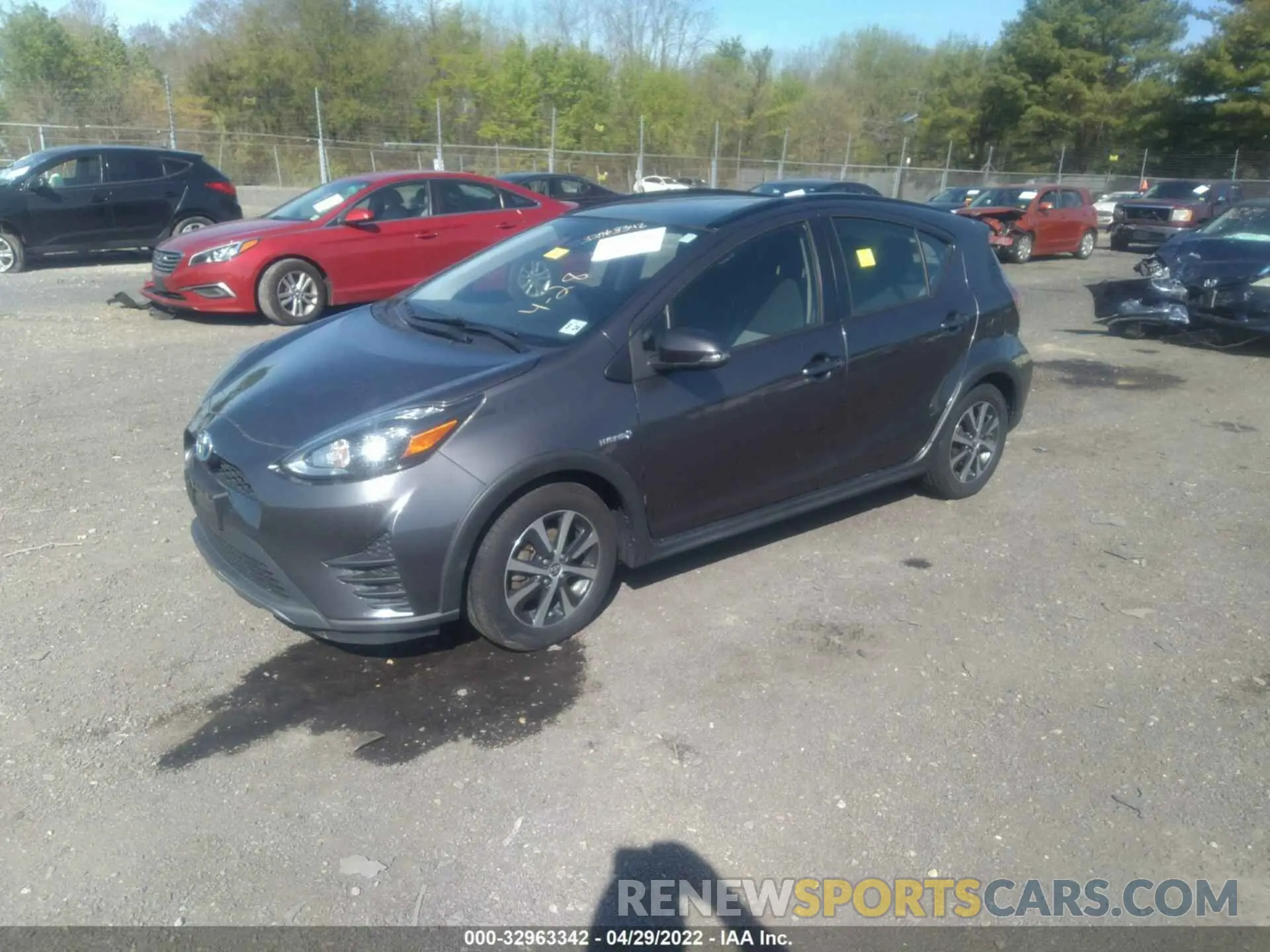 2 fotografías del automóvil dañado JTDKDTB34K1623737 TOYOTA PRIUS C 2019