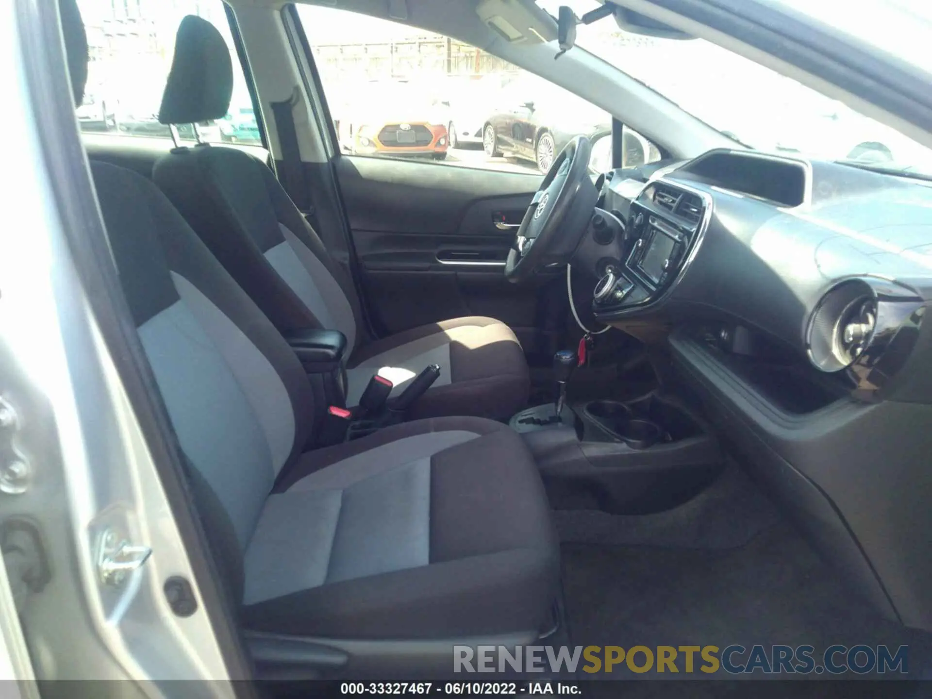 5 fotografías del automóvil dañado JTDKDTB34K1626539 TOYOTA PRIUS C 2019