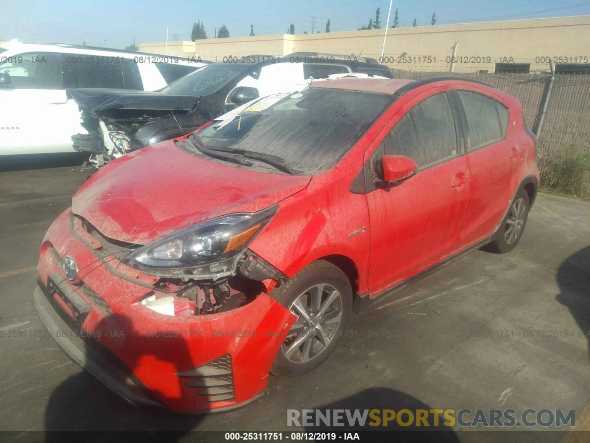 2 fotografías del automóvil dañado JTDKDTB35K1620460 TOYOTA PRIUS C 2019