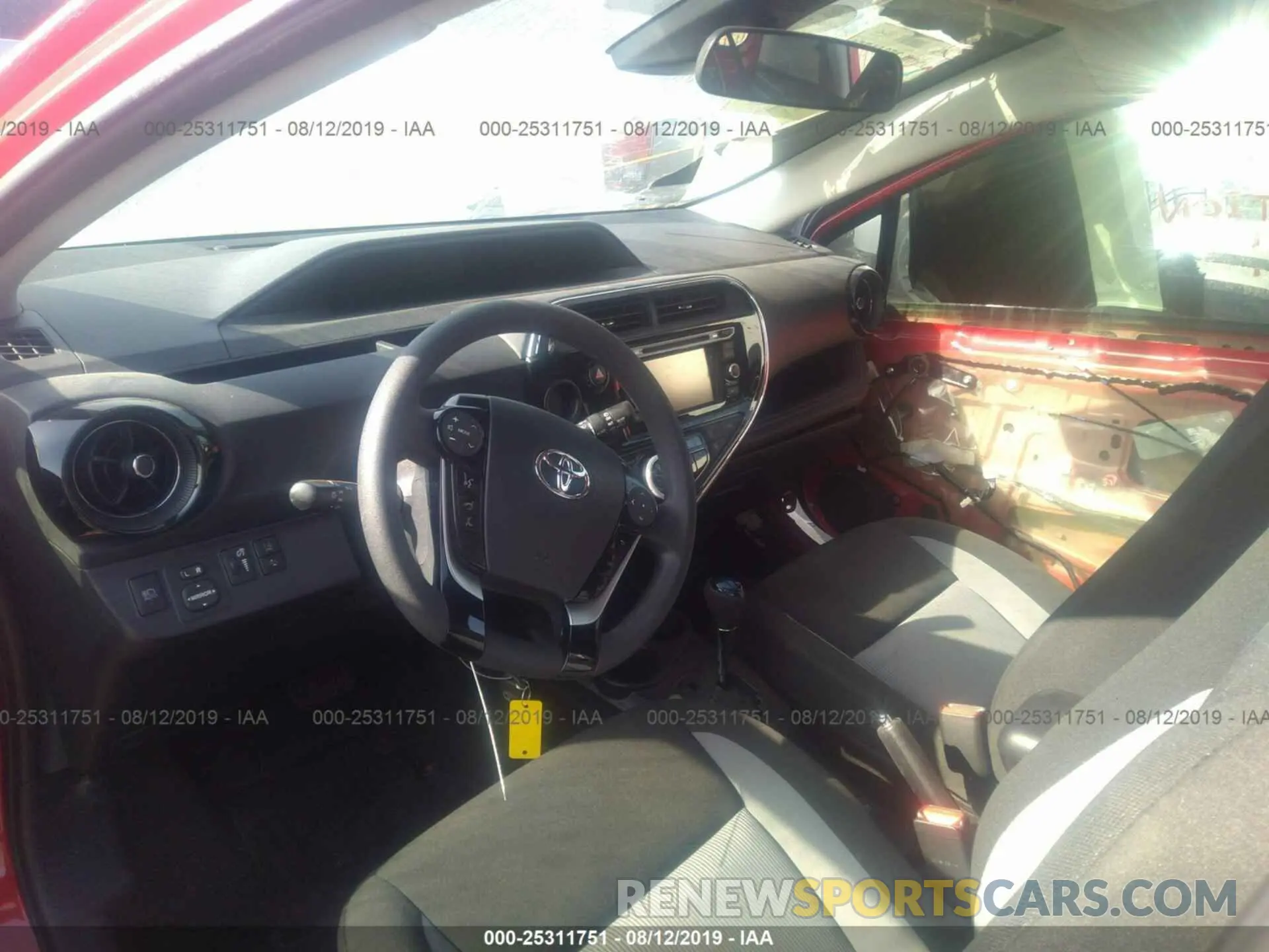 5 fotografías del automóvil dañado JTDKDTB35K1620460 TOYOTA PRIUS C 2019