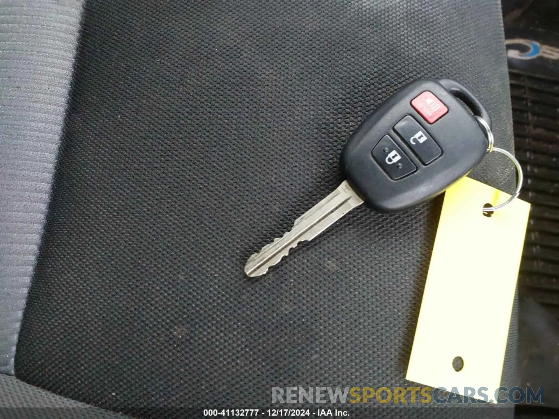11 fotografías del automóvil dañado JTDKDTB35K1621561 TOYOTA PRIUS C 2019