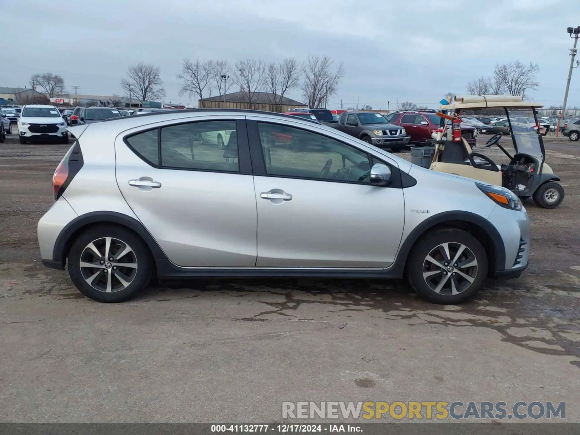 13 fotografías del automóvil dañado JTDKDTB35K1621561 TOYOTA PRIUS C 2019