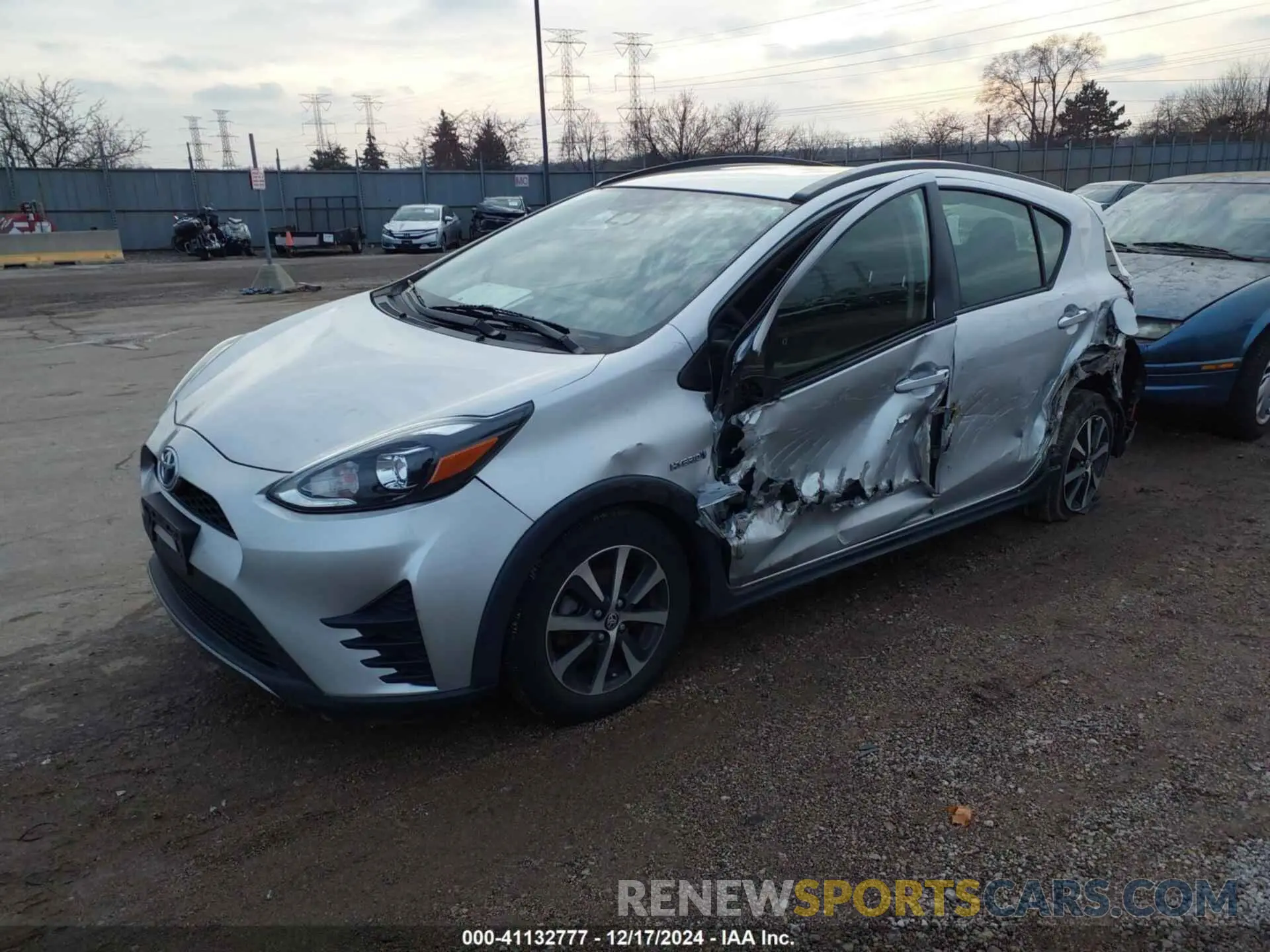 2 fotografías del automóvil dañado JTDKDTB35K1621561 TOYOTA PRIUS C 2019