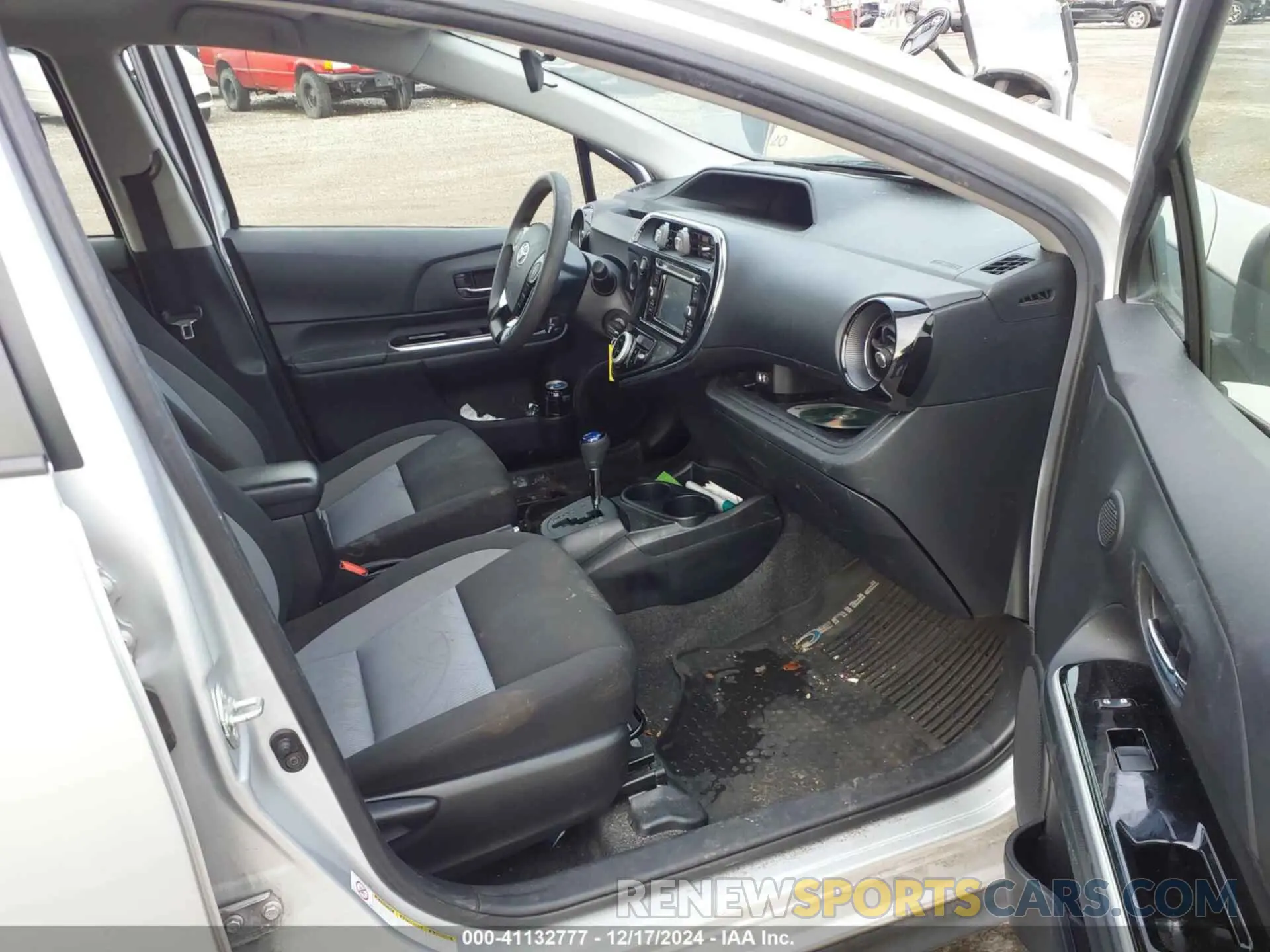 5 fotografías del automóvil dañado JTDKDTB35K1621561 TOYOTA PRIUS C 2019