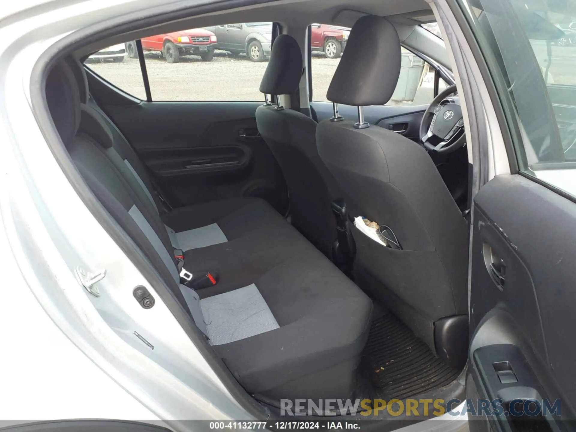 8 fotografías del automóvil dañado JTDKDTB35K1621561 TOYOTA PRIUS C 2019