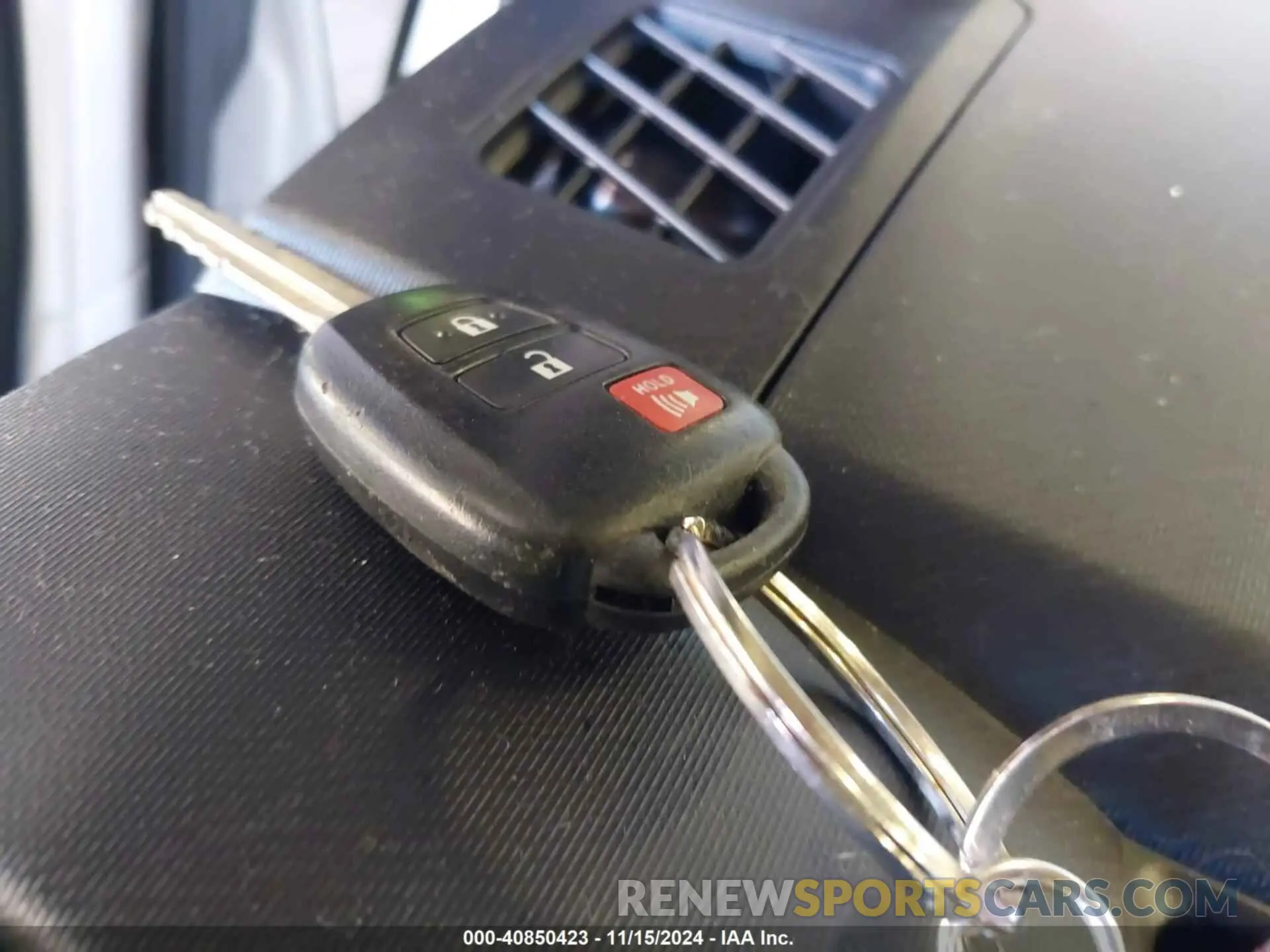 11 fotografías del automóvil dañado JTDKDTB35K1624041 TOYOTA PRIUS C 2019