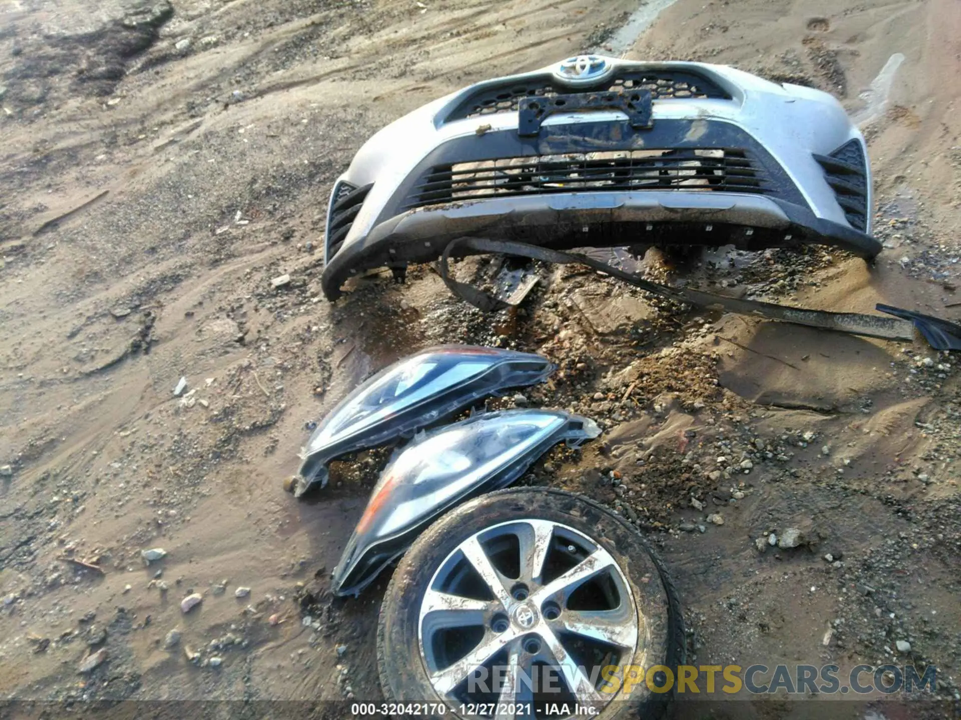 12 fotografías del automóvil dañado JTDKDTB35K1625089 TOYOTA PRIUS C 2019