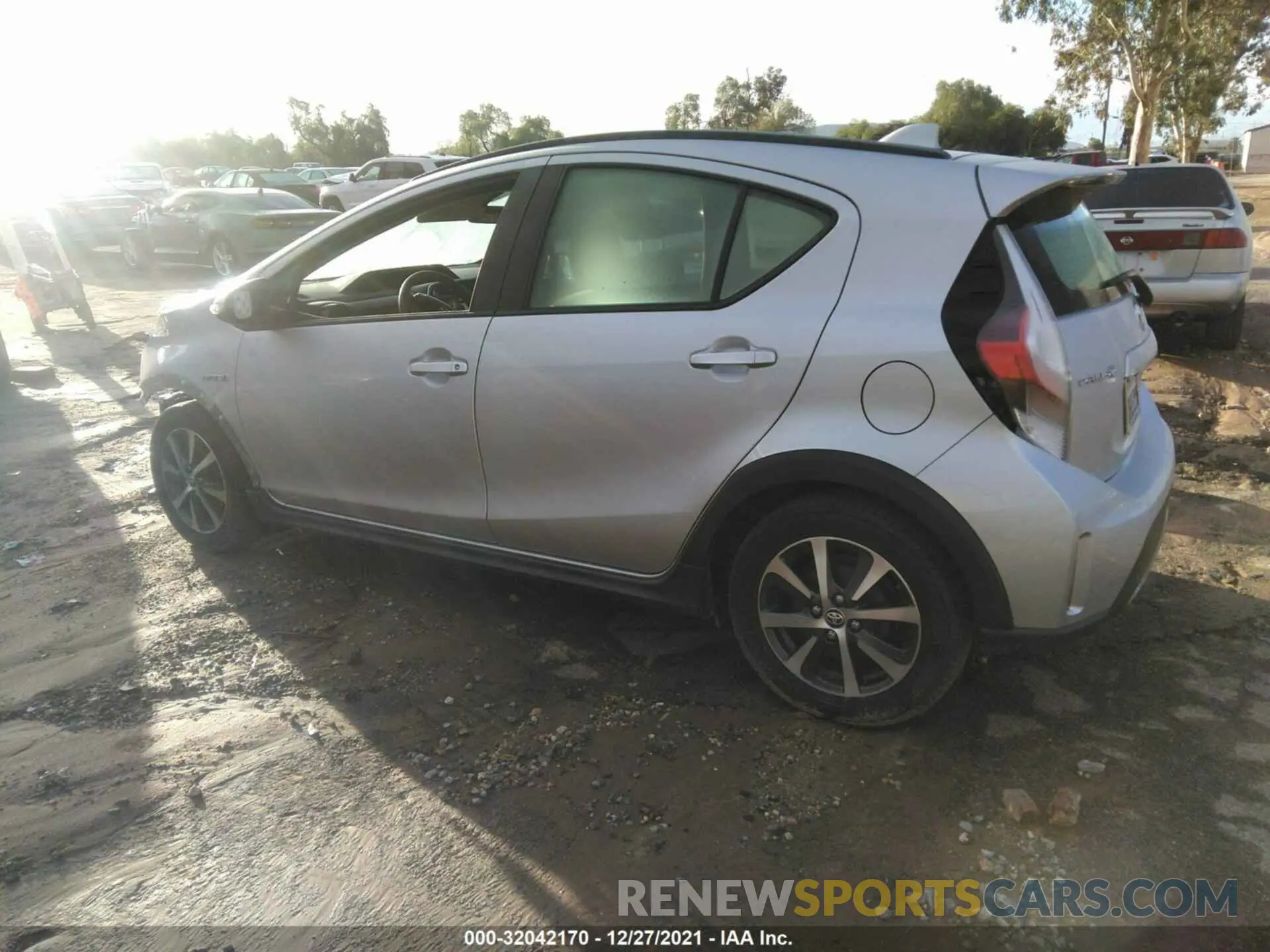 3 fotografías del automóvil dañado JTDKDTB35K1625089 TOYOTA PRIUS C 2019