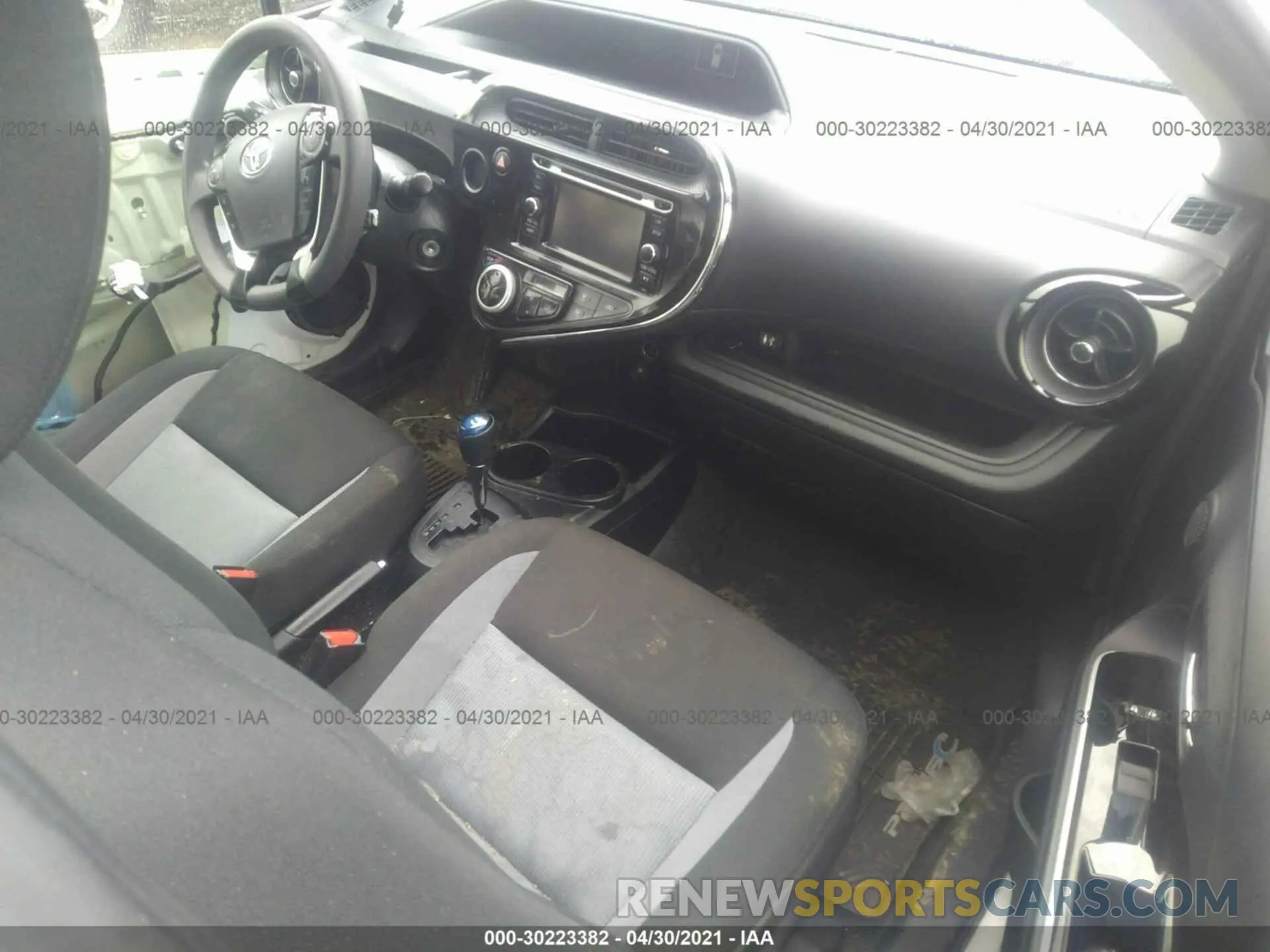 5 fotografías del automóvil dañado JTDKDTB35K1626386 TOYOTA PRIUS C 2019