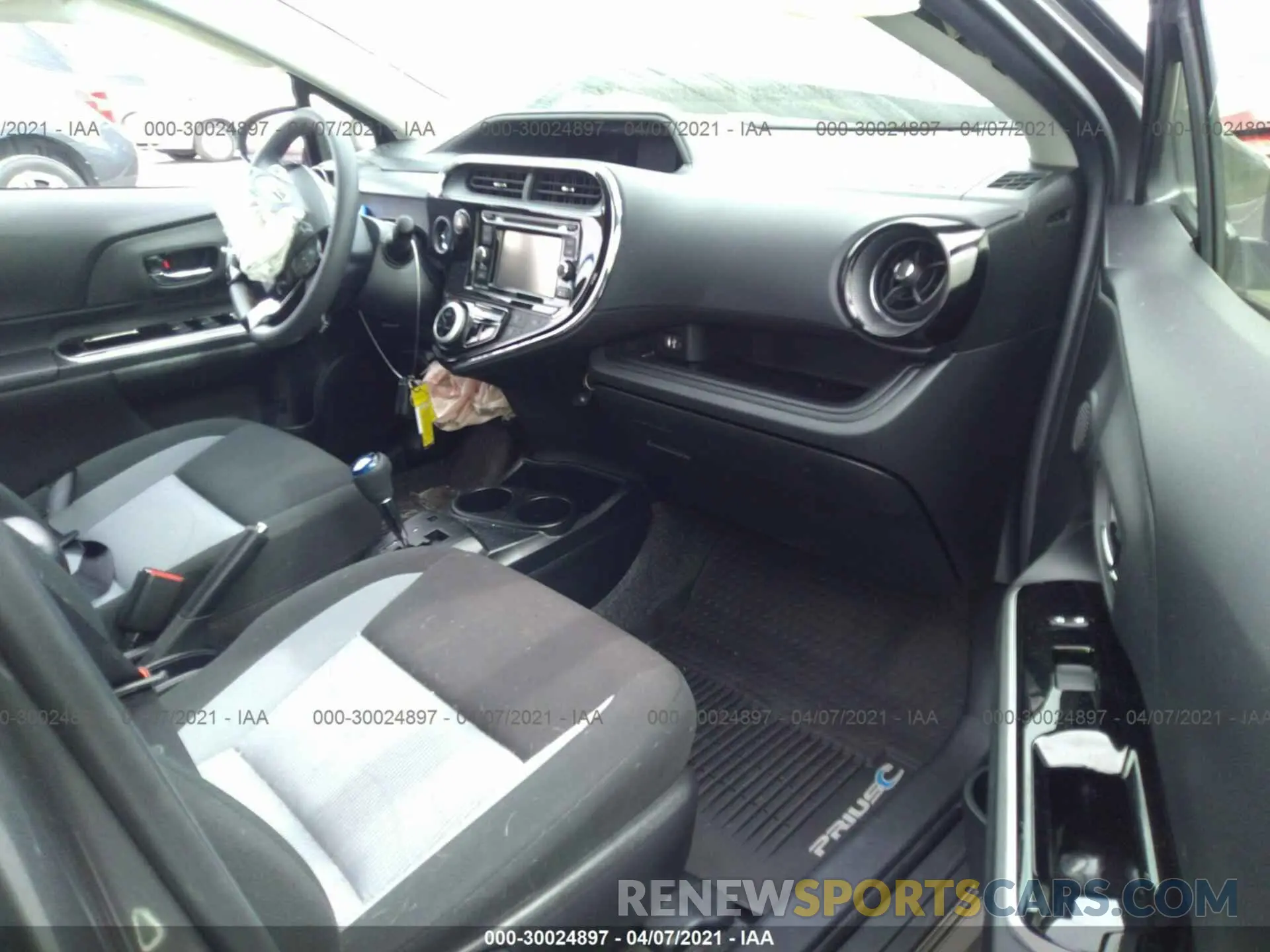 5 fotografías del automóvil dañado JTDKDTB37K1620928 TOYOTA PRIUS C 2019