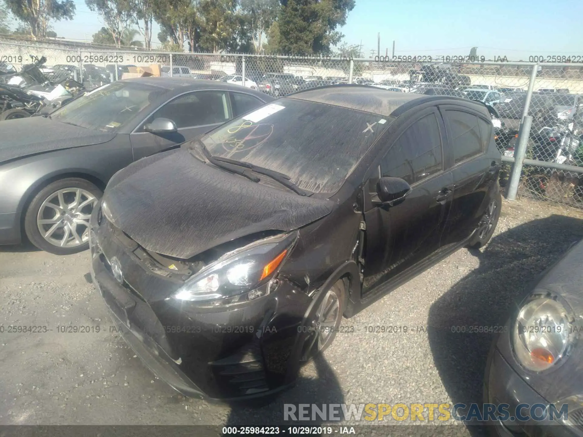 2 fotografías del automóvil dañado JTDKDTB37K1620962 TOYOTA PRIUS C 2019