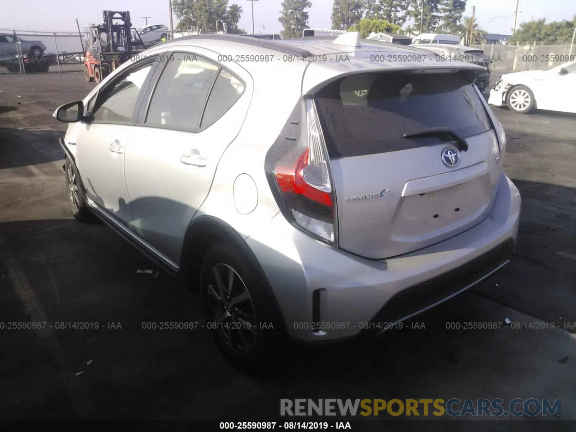 3 fotografías del automóvil dañado JTDKDTB37K1623702 TOYOTA PRIUS C 2019