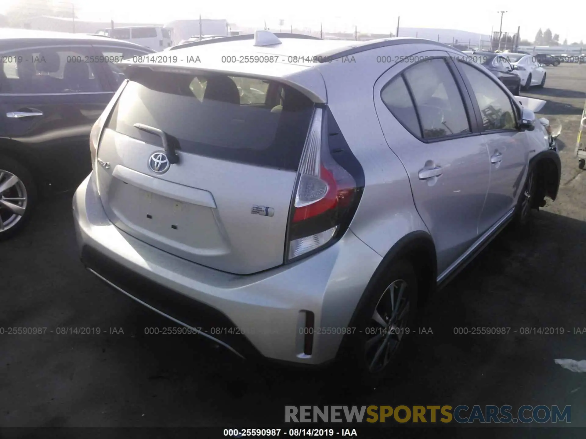 4 fotografías del automóvil dañado JTDKDTB37K1623702 TOYOTA PRIUS C 2019