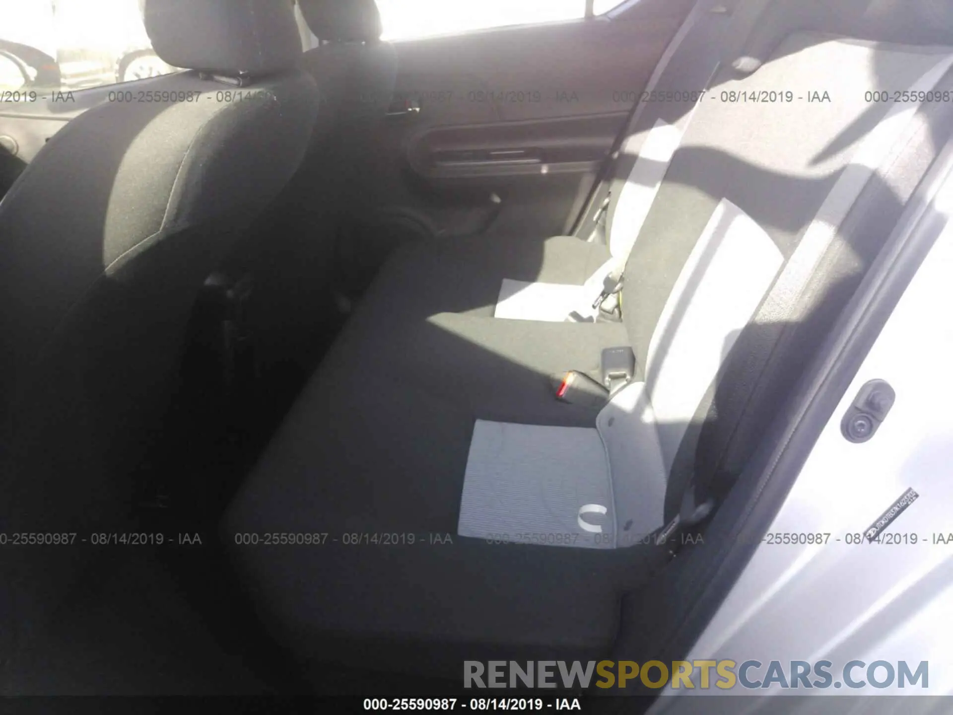 8 fotografías del automóvil dañado JTDKDTB37K1623702 TOYOTA PRIUS C 2019