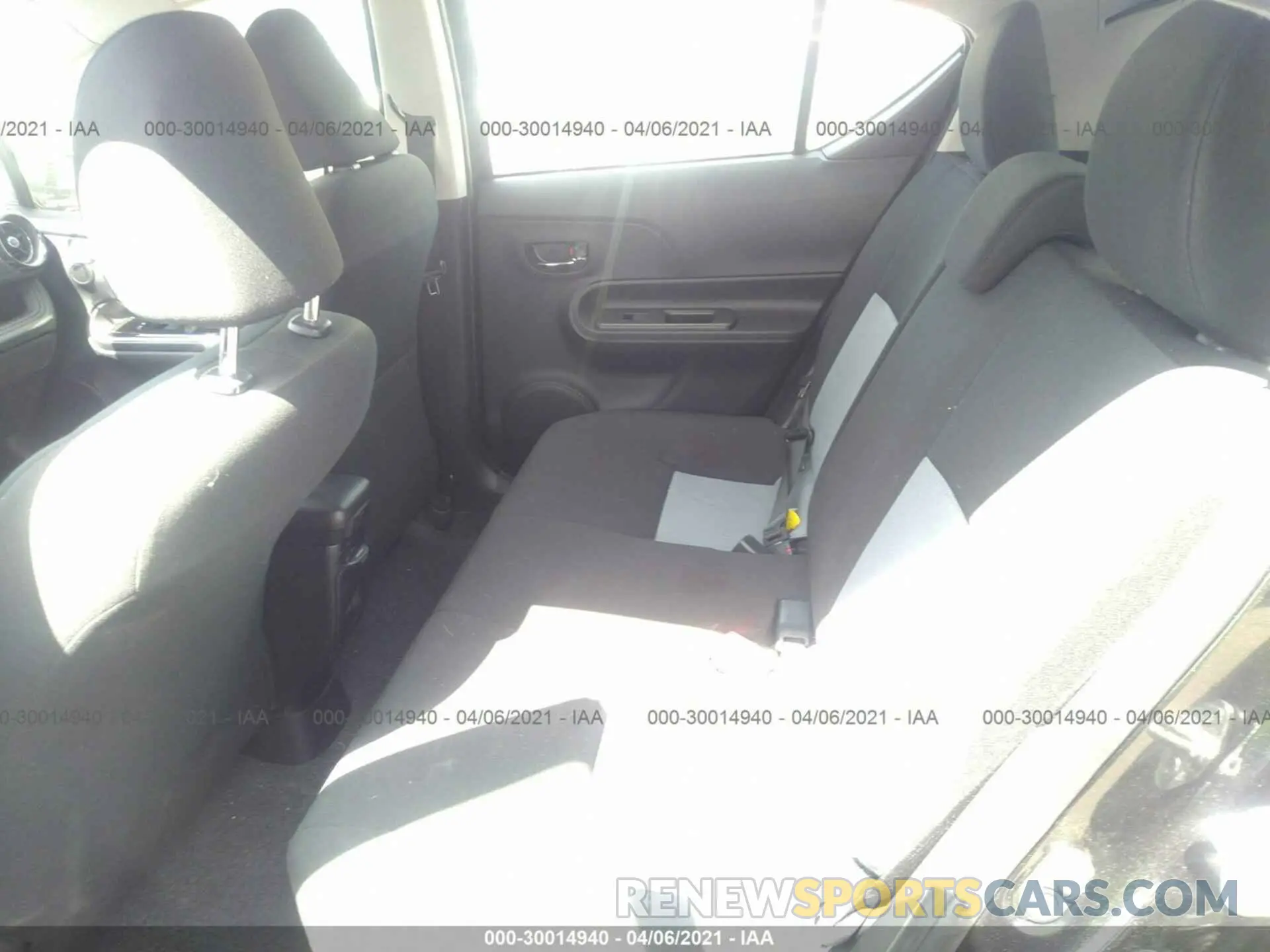 8 fotografías del automóvil dañado JTDKDTB38K1622946 TOYOTA PRIUS C 2019