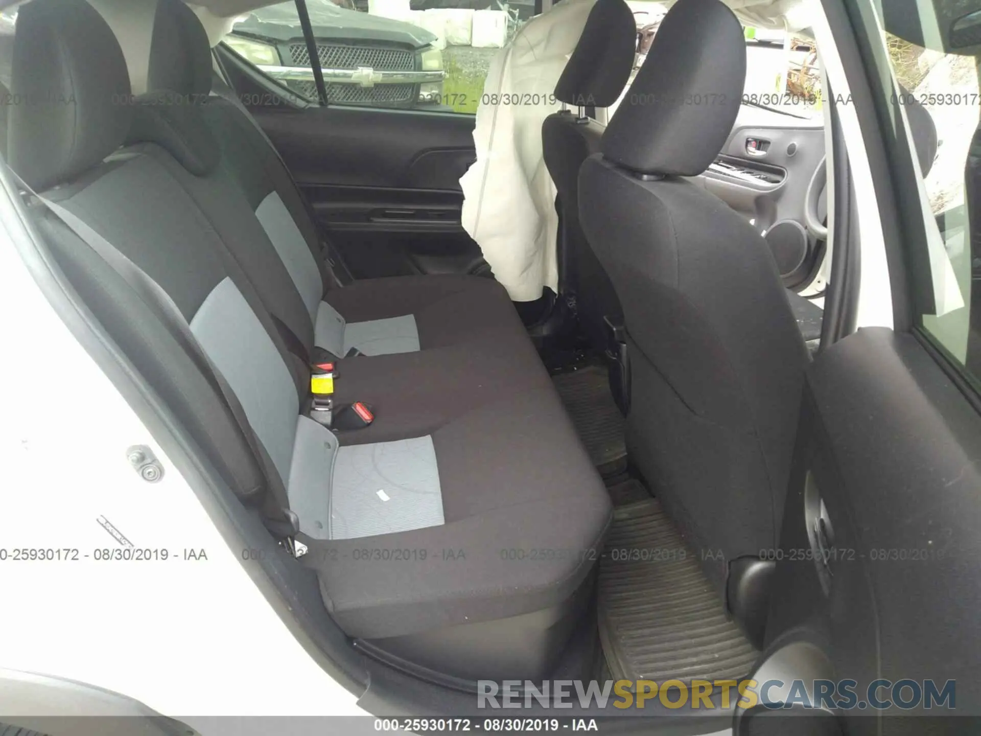 8 fotografías del automóvil dañado JTDKDTB38K1625801 TOYOTA PRIUS C 2019