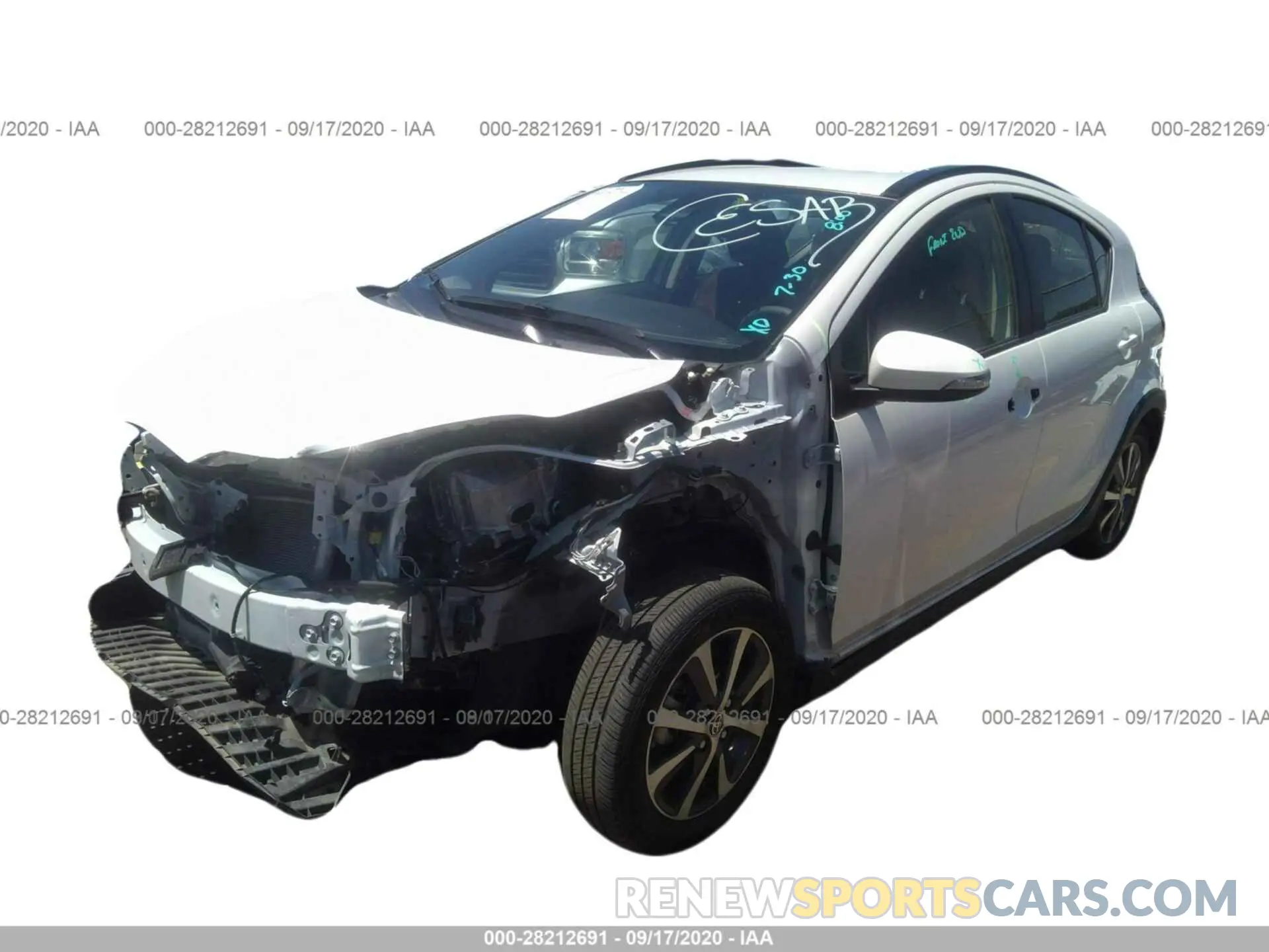 2 fotografías del automóvil dañado JTDKDTB39K1621031 TOYOTA PRIUS C 2019