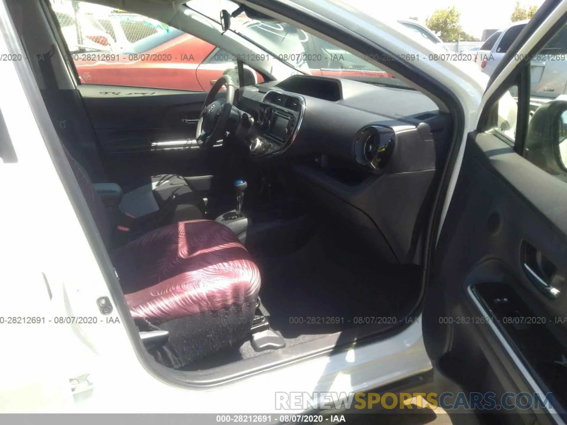 5 fotografías del automóvil dañado JTDKDTB39K1621031 TOYOTA PRIUS C 2019