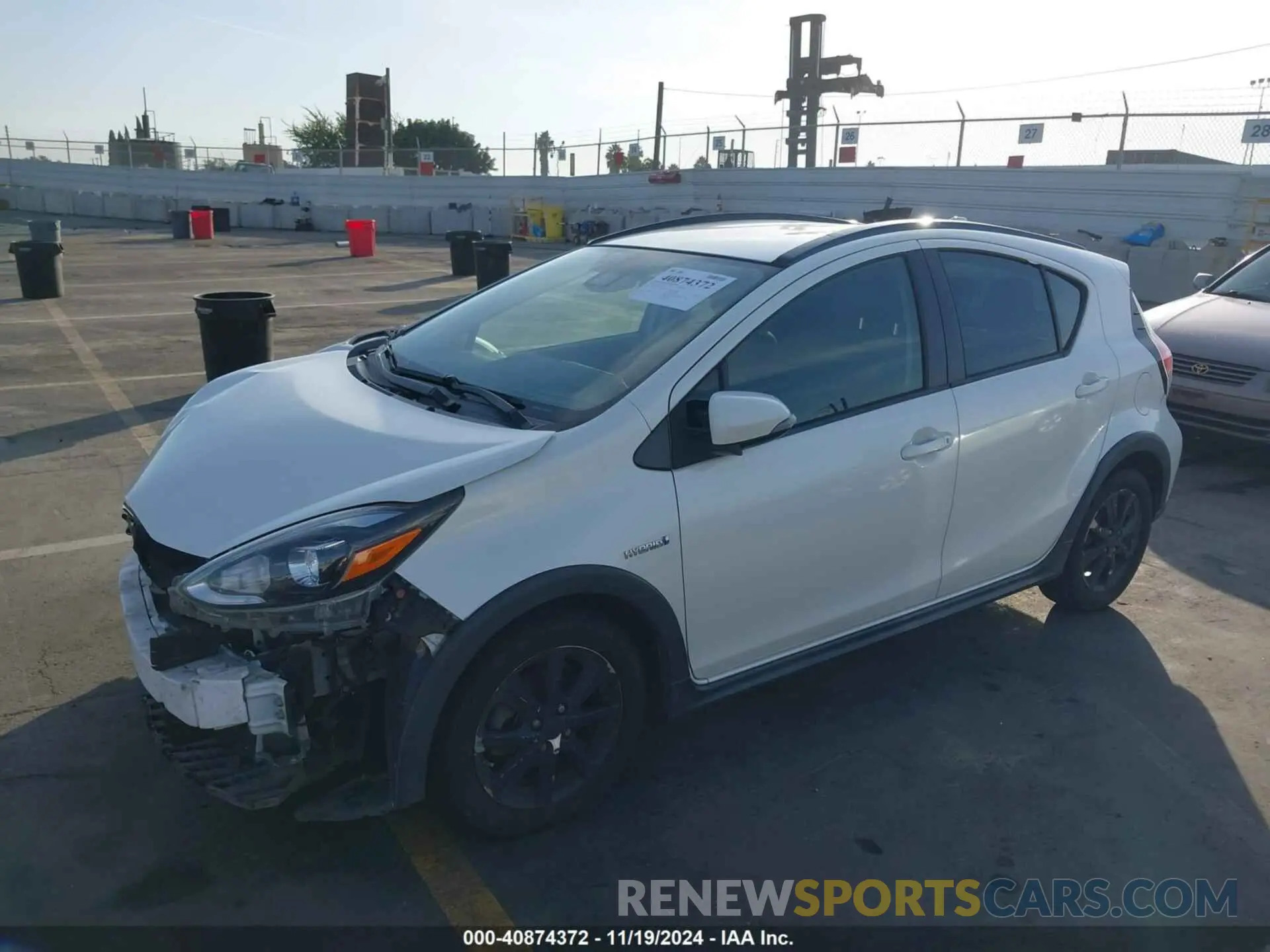 2 fotografías del automóvil dañado JTDKDTB39K1622874 TOYOTA PRIUS C 2019