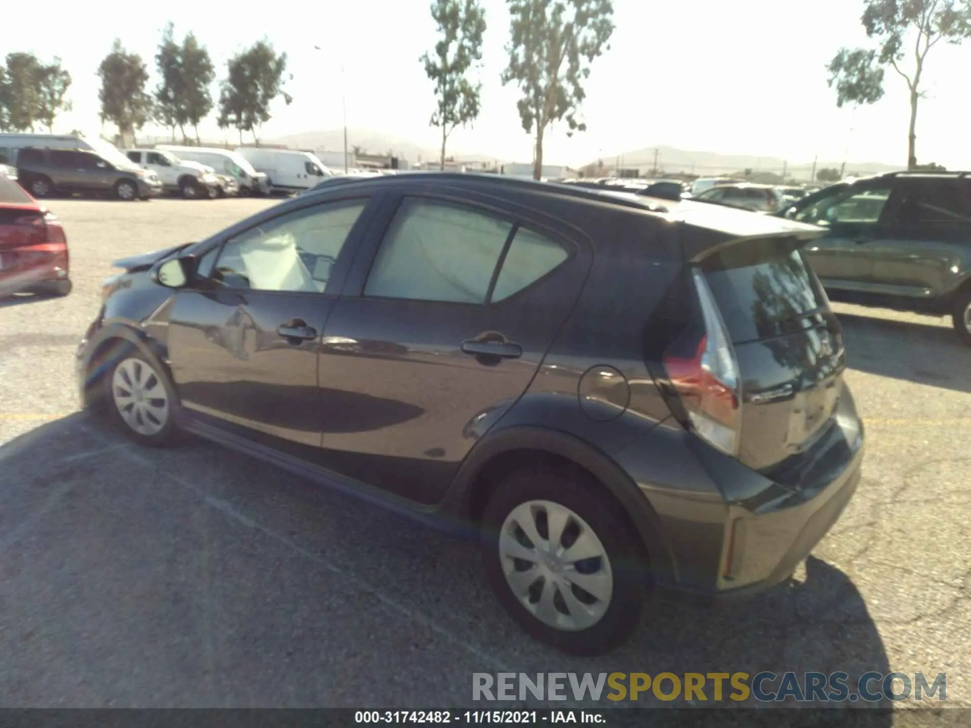 3 fotografías del automóvil dañado JTDKDTB3XK1621488 TOYOTA PRIUS C 2019
