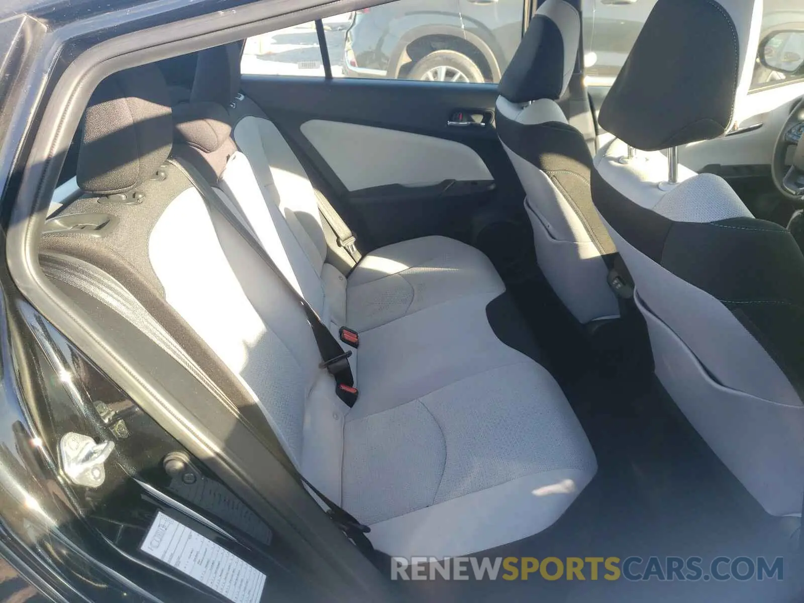 6 fotografías del automóvil dañado JTDKARFU0L3109971 TOYOTA PRIUS L 2020