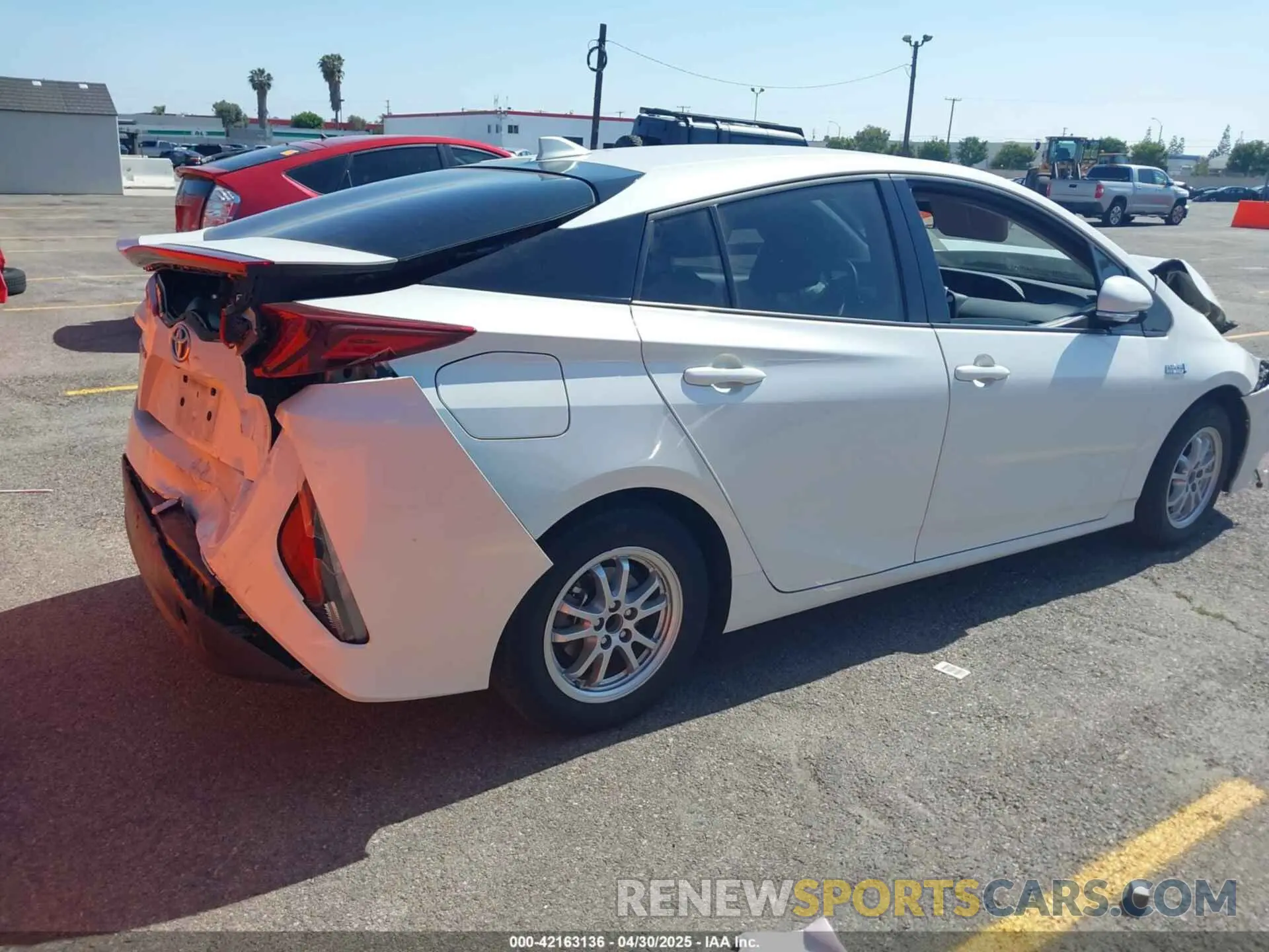 4 fotografías del automóvil dañado JTDKARFP1K3118641 TOYOTA PRIUS PRIME 2019
