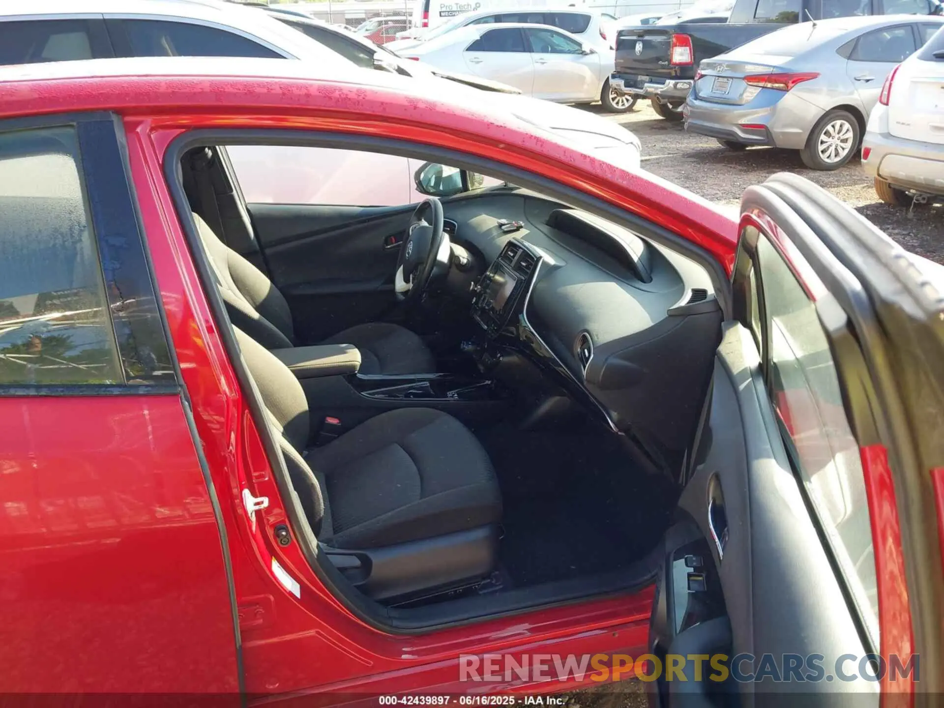5 fotografías del automóvil dañado JTDKARFP5K3119341 TOYOTA PRIUS PRIME 2019