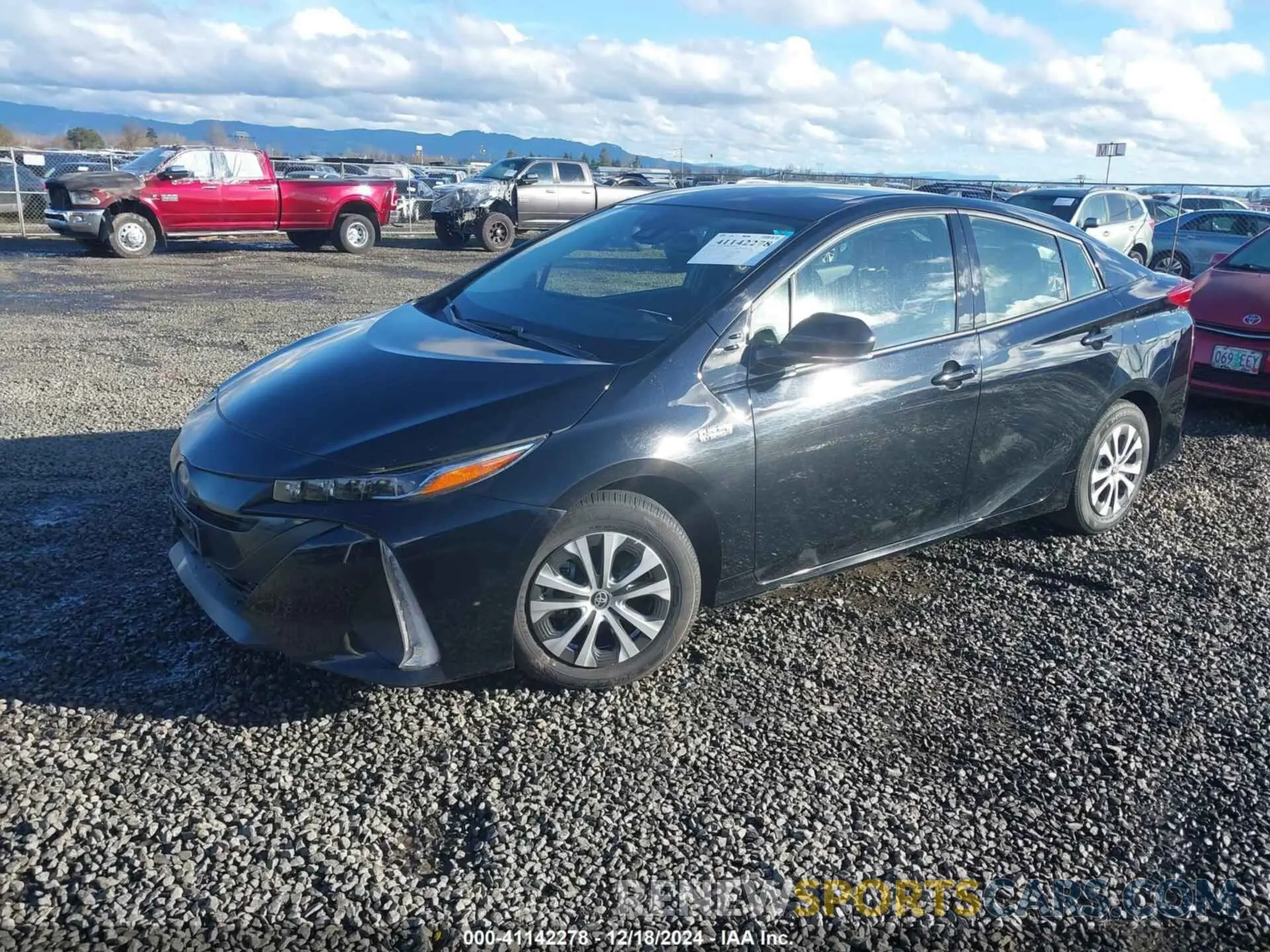 2 fotografías del automóvil dañado JTDKARFP6L3149742 TOYOTA PRIUS PRIME 2020