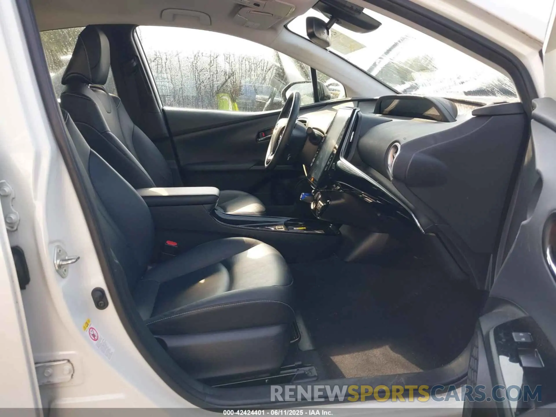 5 fotografías del automóvil dañado JTDKARFP8L3150861 TOYOTA PRIUS PRIME 2020