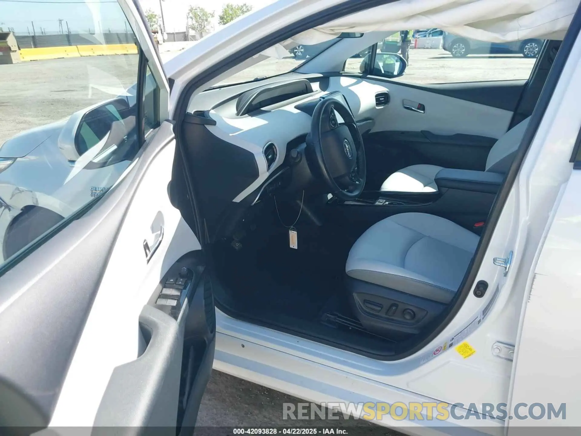 5 fotografías del automóvil dañado JTDKAMFP2M3177459 TOYOTA PRIUS PRIME 2021