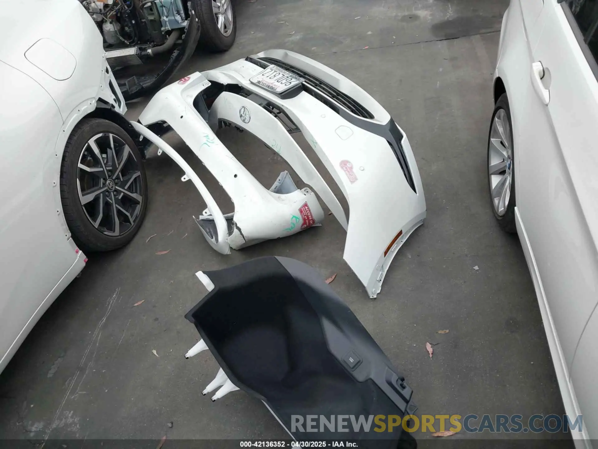 12 fotografías del automóvil dañado JTDACACU5P3000181 TOYOTA PRIUS PRIME 2023