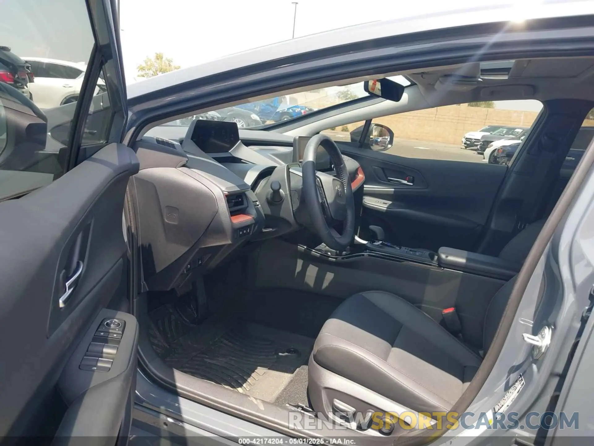 5 fotografías del automóvil dañado JTDACACU1R3033326 TOYOTA PRIUS PRIME 2024