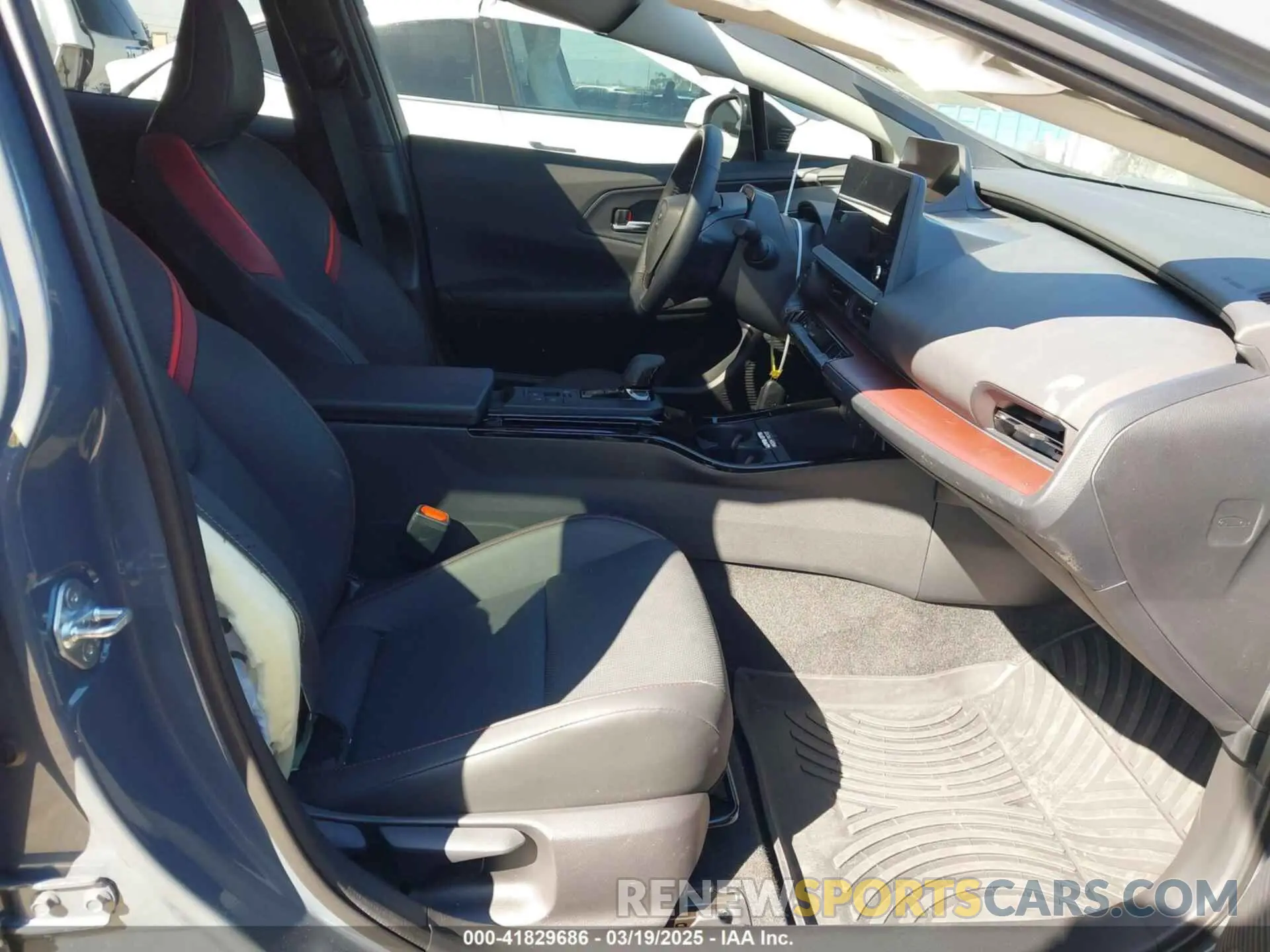 5 fotografías del automóvil dañado JTDACACU1R3037005 TOYOTA PRIUS PRIME 2024
