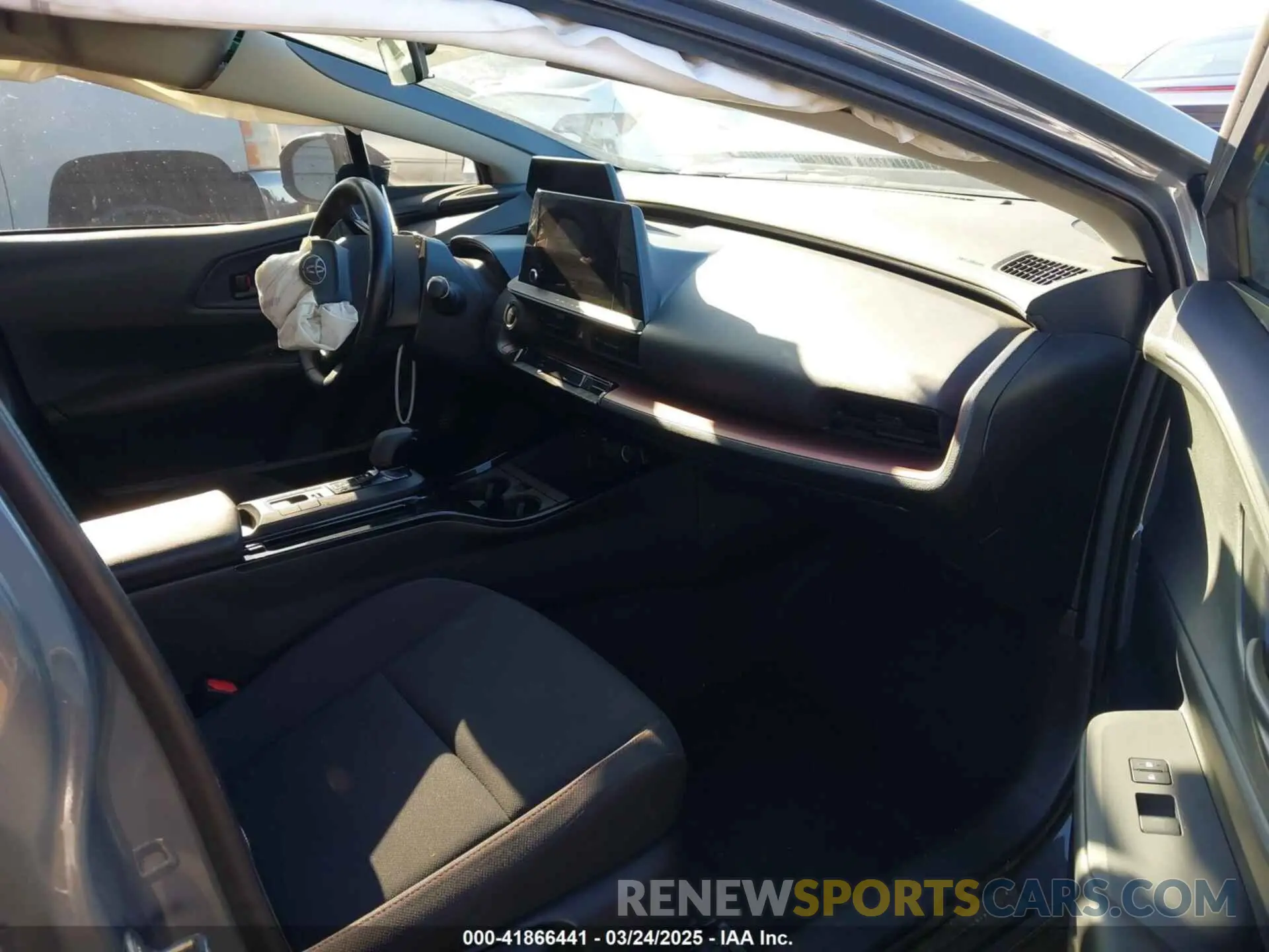 5 fotografías del automóvil dañado JTDACACU4R3013796 TOYOTA PRIUS PRIME 2024