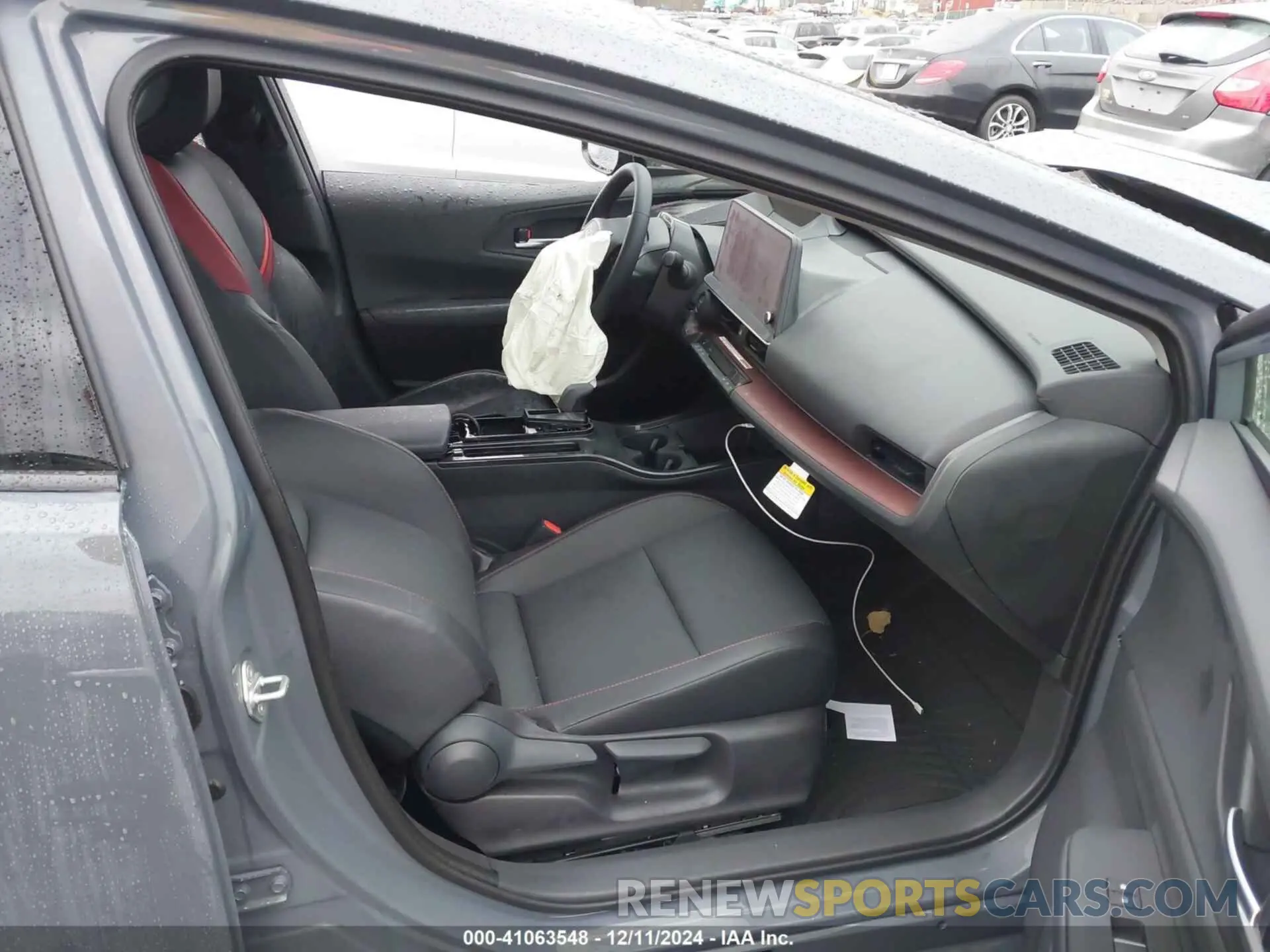 5 fotografías del automóvil dañado JTDACACU7R3032584 TOYOTA PRIUS PRIME 2024
