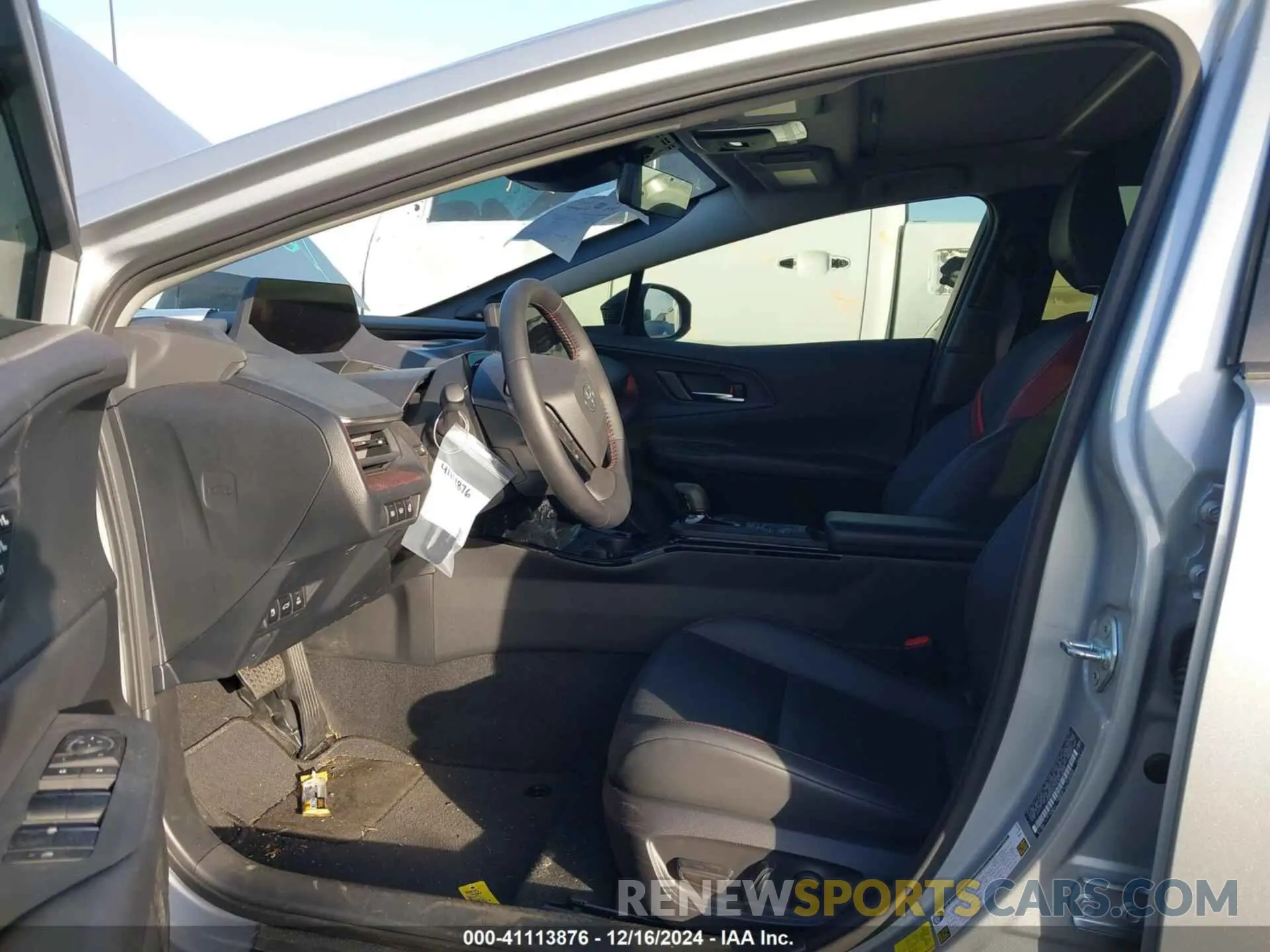 5 fotografías del automóvil dañado JTDACACU9R3012286 TOYOTA PRIUS PRIME 2024