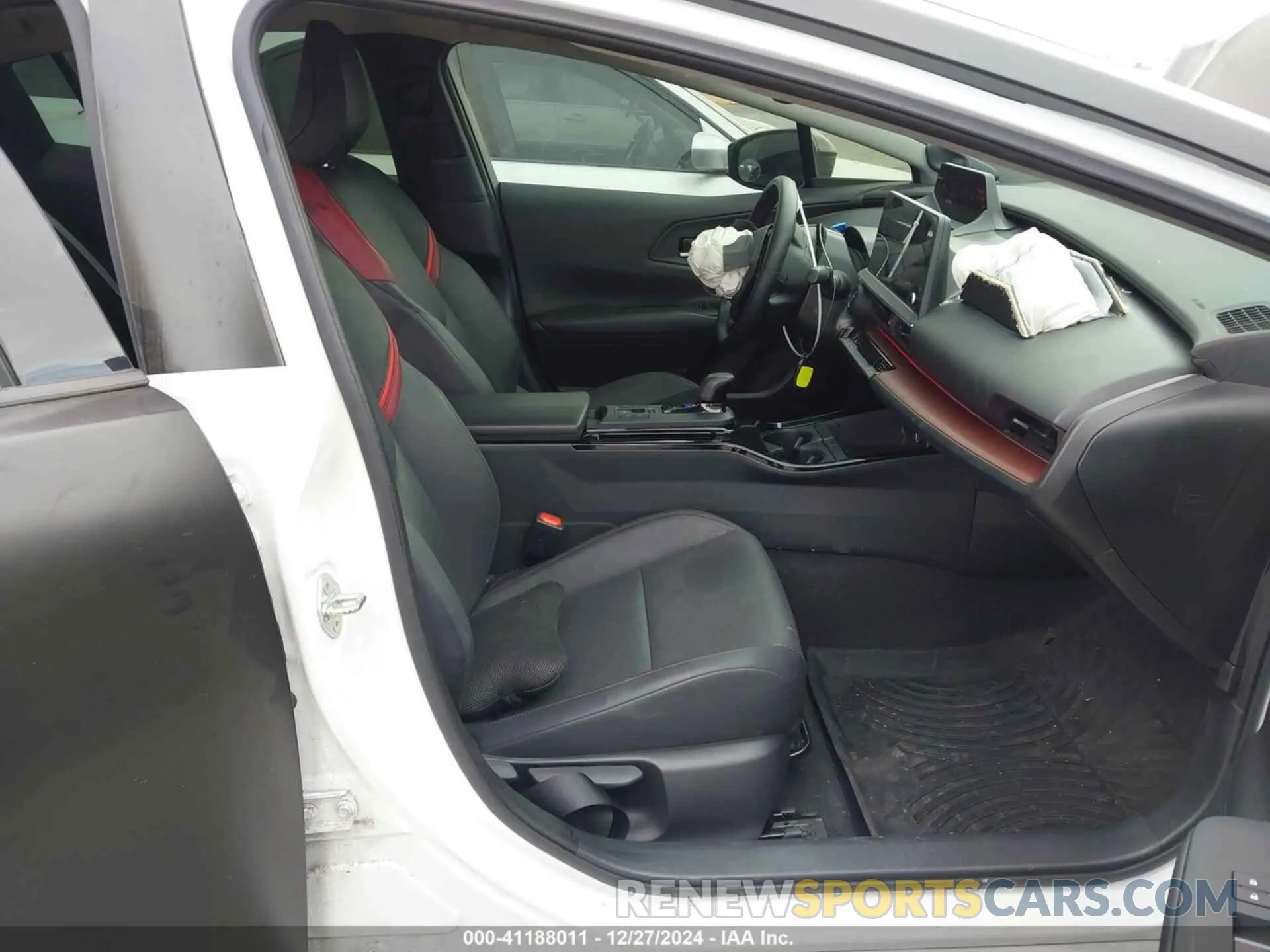 5 fotografías del automóvil dañado JTDACACU9R3014264 TOYOTA PRIUS PRIME 2024
