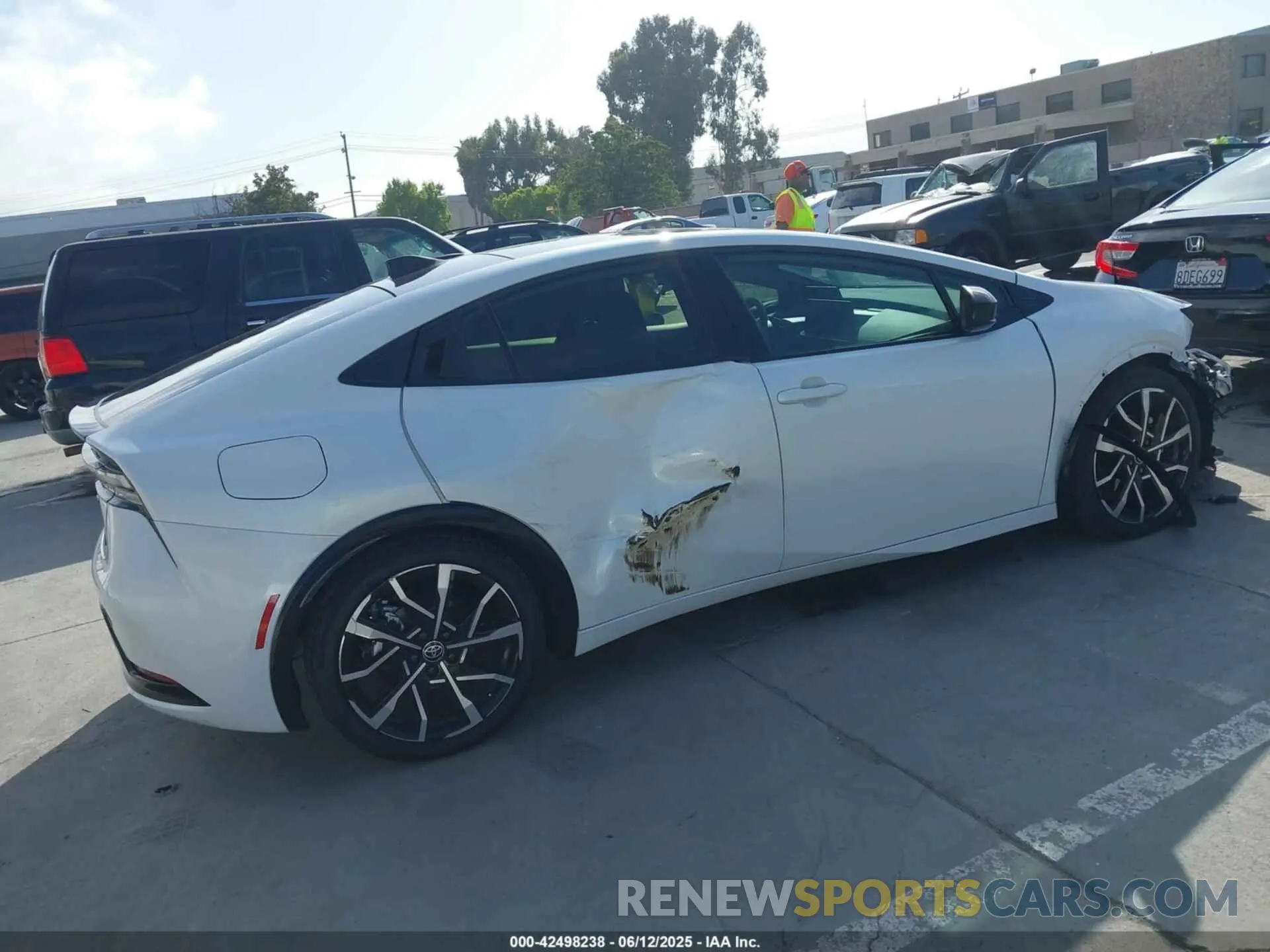 4 fotografías del automóvil dañado JTDACACU9R3023174 TOYOTA PRIUS PRIME 2024