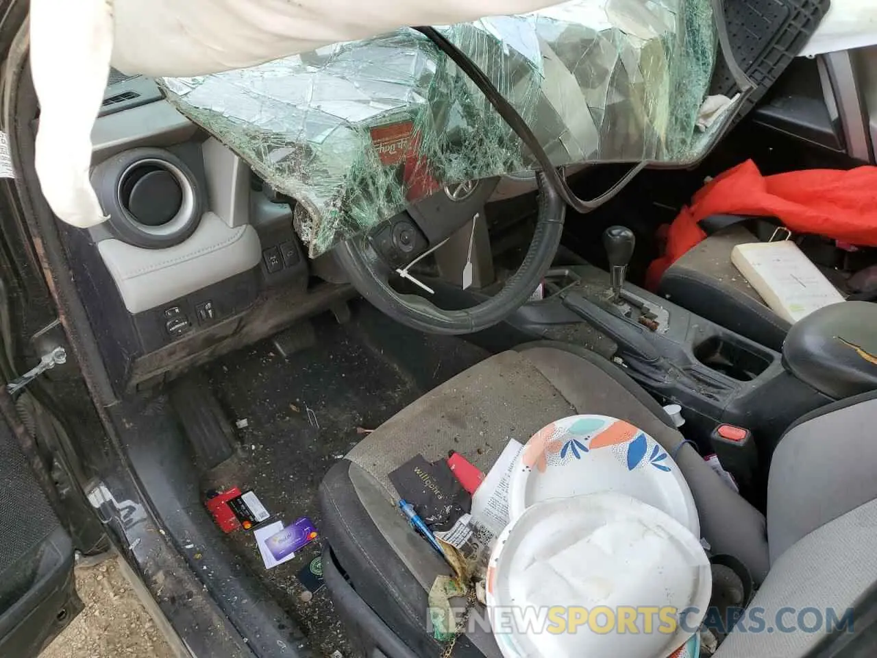 8 fotografías del automóvil dañado 2T3RFREV1GW457601 TOYOTA RAV4 2016