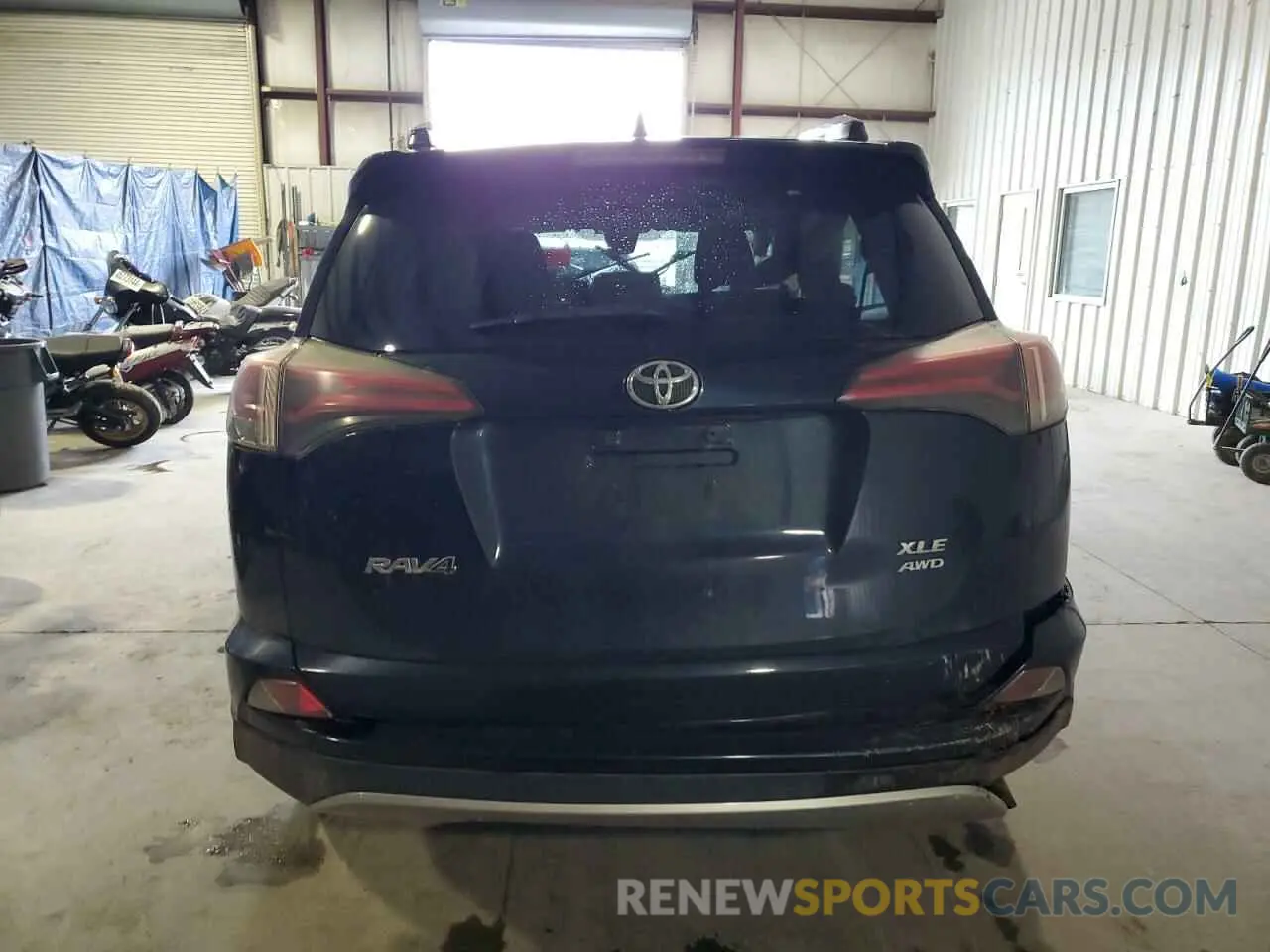 6 fotografías del automóvil dañado JTMRFREV2HD216516 TOYOTA RAV4 2017