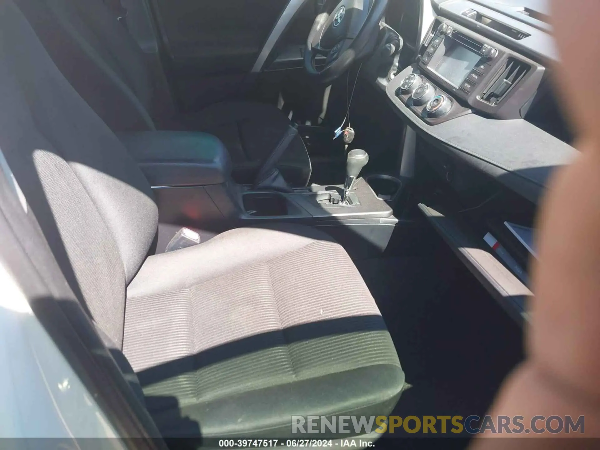 5 fotografías del automóvil dañado JTMZFREVXJJ155505 TOYOTA RAV4 2018