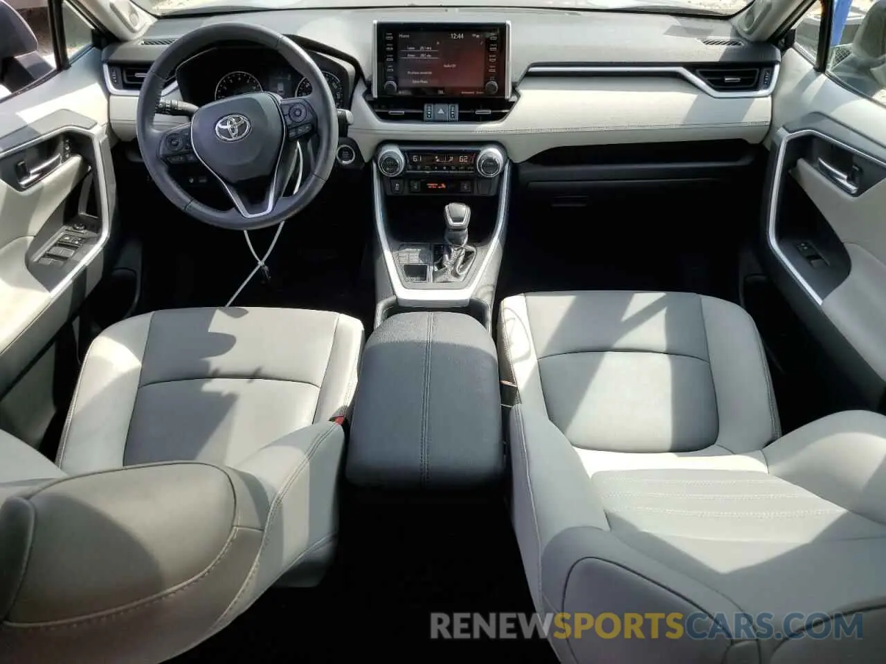 8 fotografías del automóvil dañado 2T3A1RFV0KC040006 TOYOTA RAV4 2019