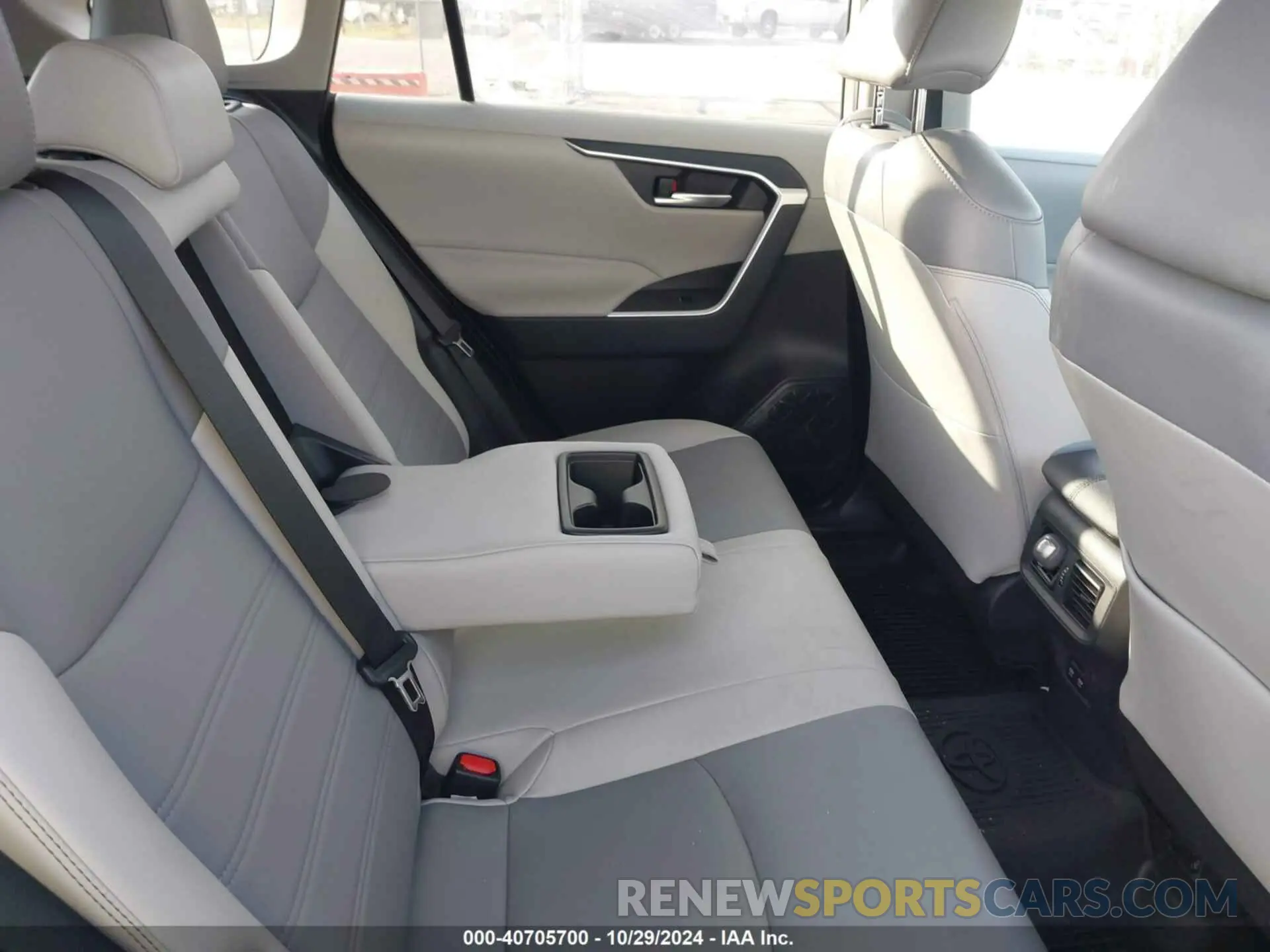 8 fotografías del automóvil dañado 2T3A1RFV5KW045569 TOYOTA RAV4 2019