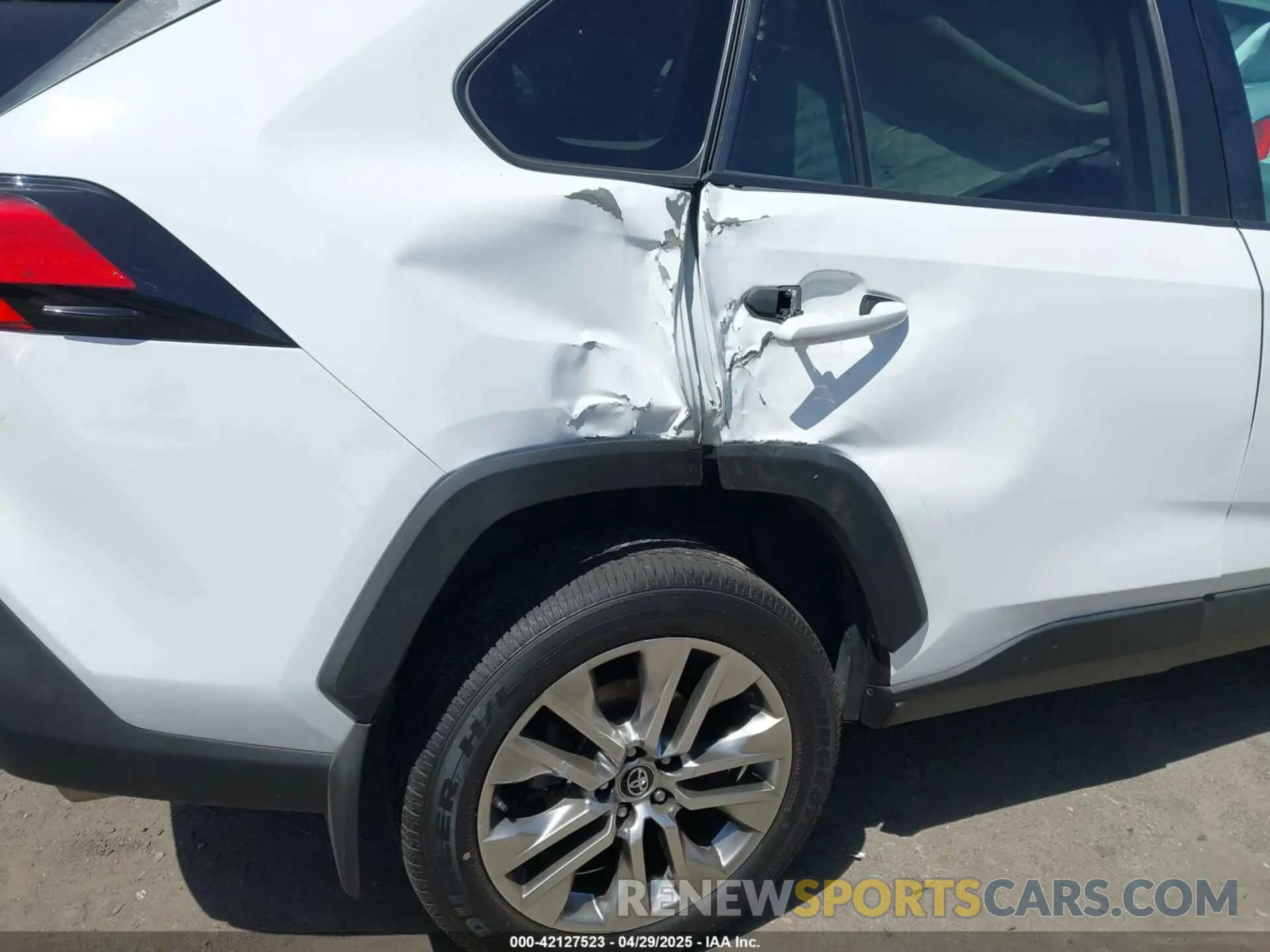 12 fotografías del automóvil dañado 2T3A1RFV8KW063483 TOYOTA RAV4 2019