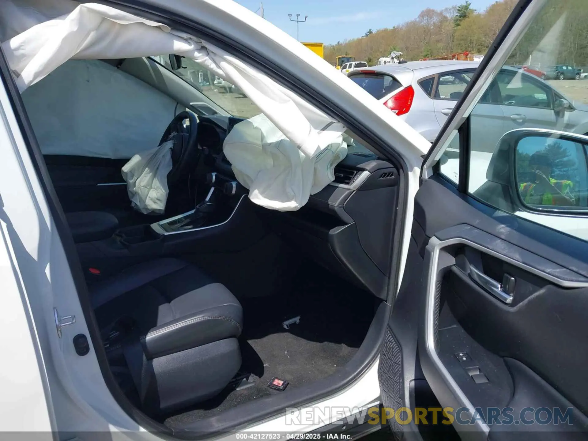 5 fotografías del automóvil dañado 2T3A1RFV8KW063483 TOYOTA RAV4 2019